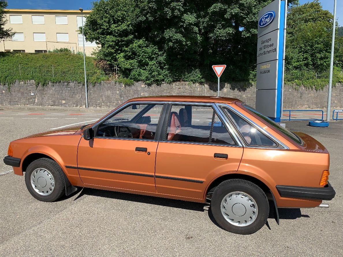 FORD Escort 1600 GL, Essence, Voiture de collection, Manuelle - 2