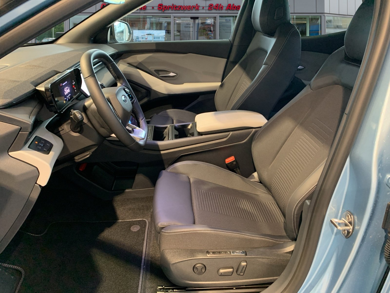 FORD Explorer Extended Range Premium AWD, Électrique, Voiture nouvelle, Automatique - 7