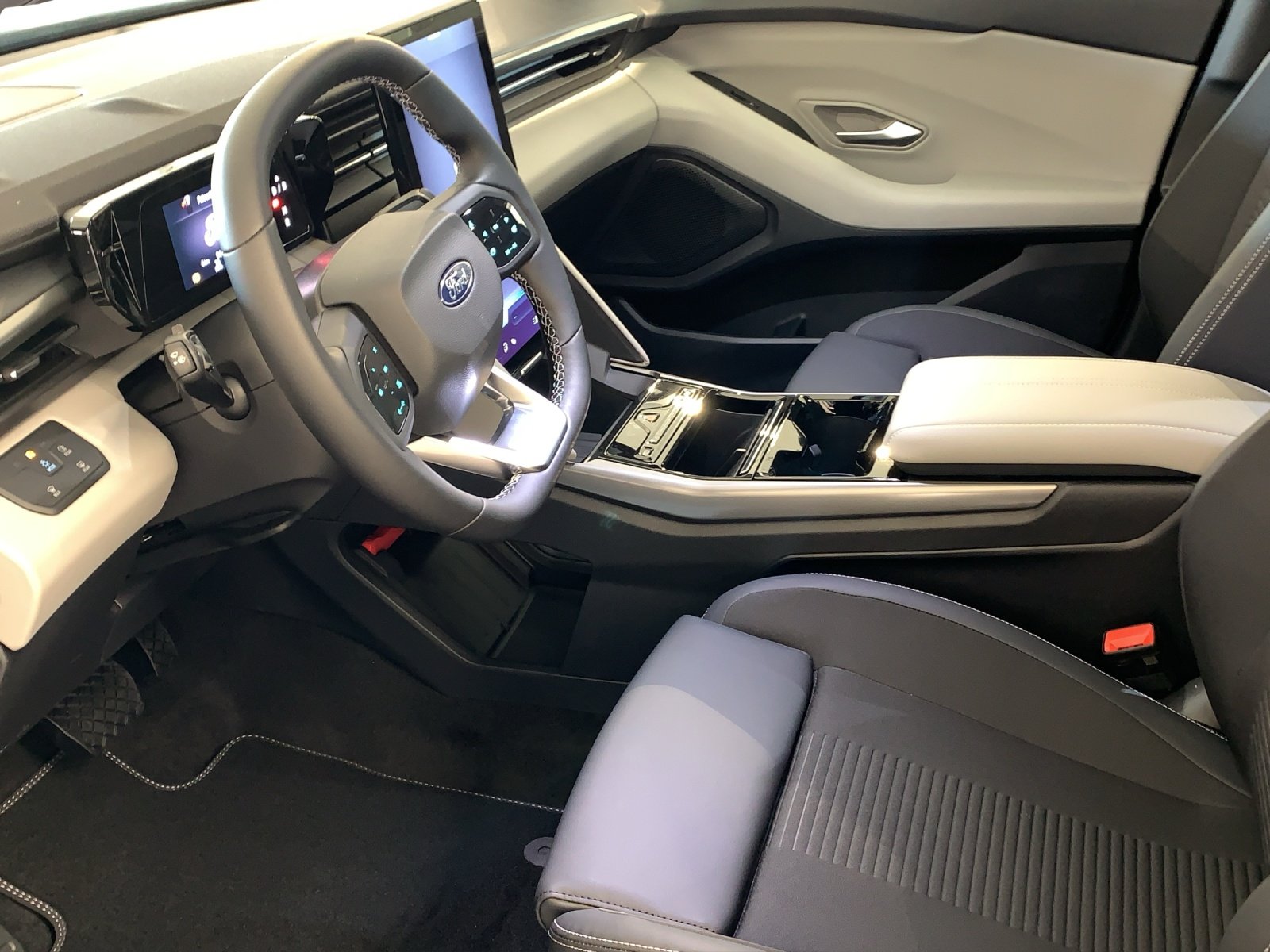 FORD Explorer Standard Range, Elektro, Occasion / Gebraucht, Automatik - 7
