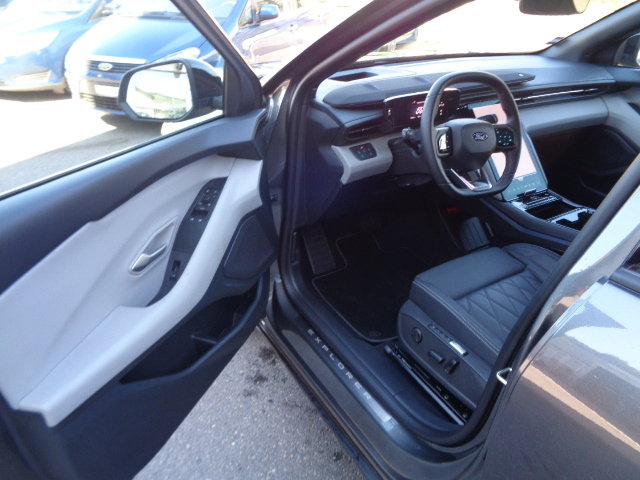 FORD Explorer Extended Range Premium AWD, Electric, Second hand / Used, Automatic - 4