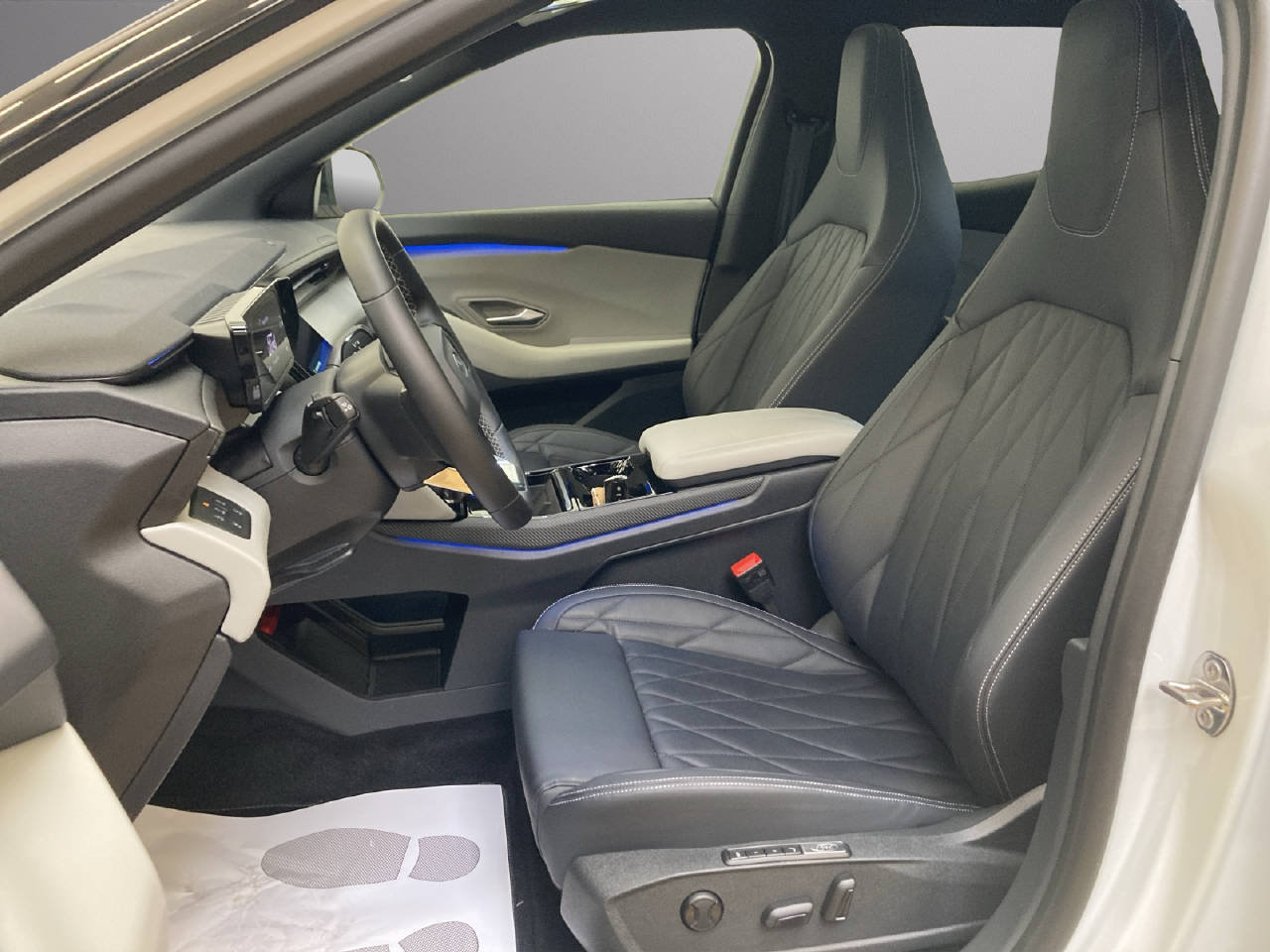 FORD Explorer 77kWh Dual Extended Range Premium AWD, Électrique, Occasion / Utilisé, Automatique - 5