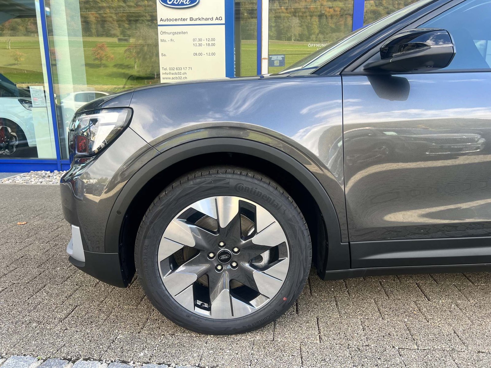 FORD Explorer Extended Range Premium AWD, Electric, Ex-demonstrator, Automatic - 3