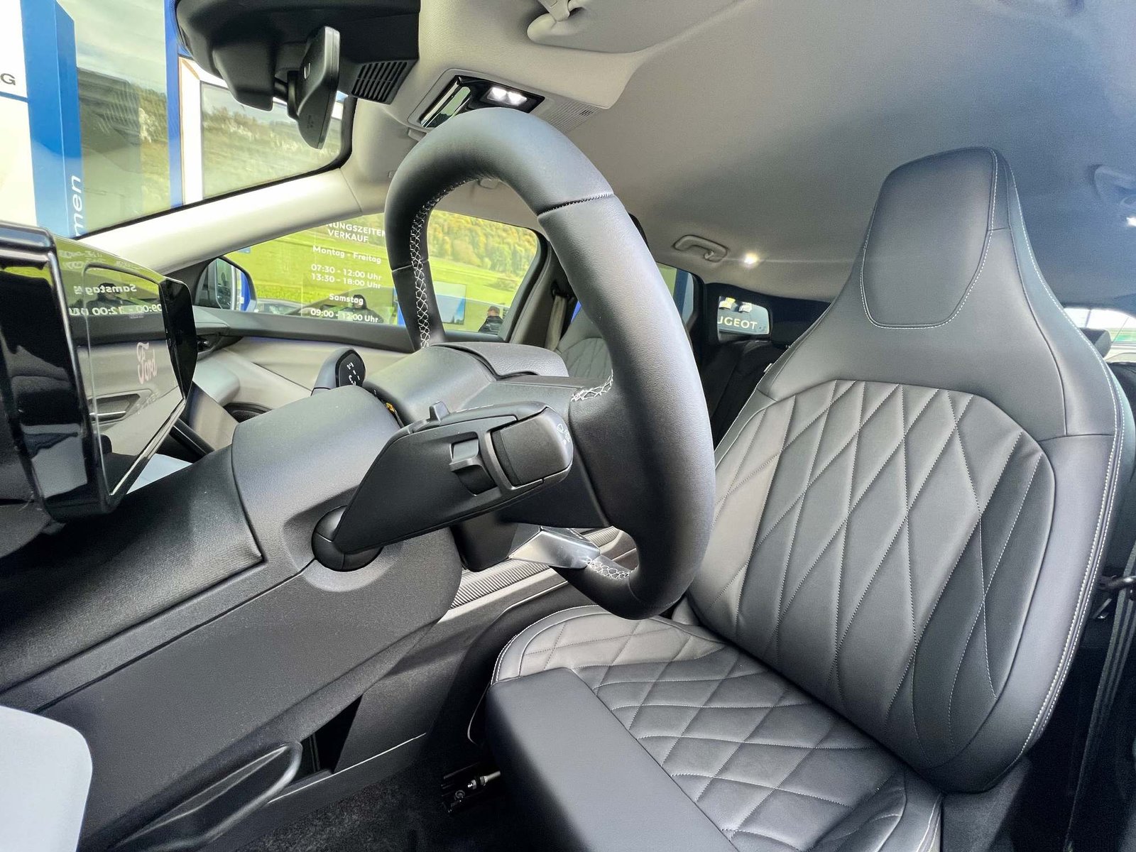 FORD Explorer Extended Range Premium AWD, Electric, Ex-demonstrator, Automatic - 7