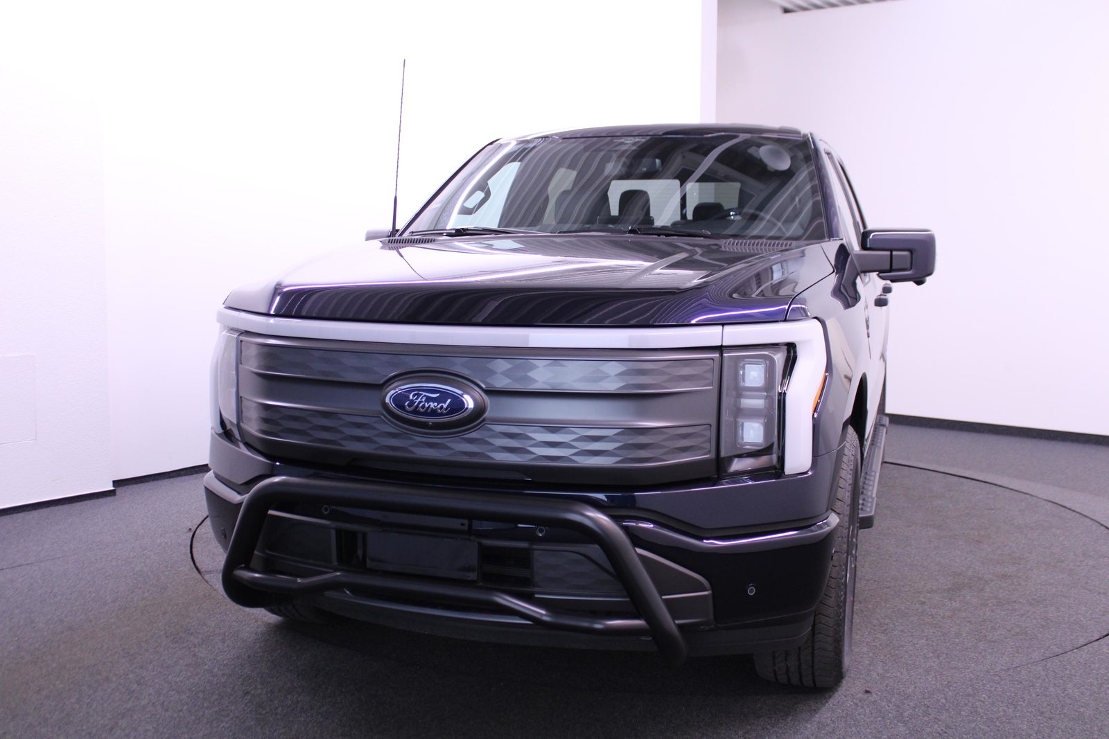 FORD F-150 Lightning DKab.Pick-up 98 kWh Lariat Launch Edition, Electric, New car, Automatic - 2