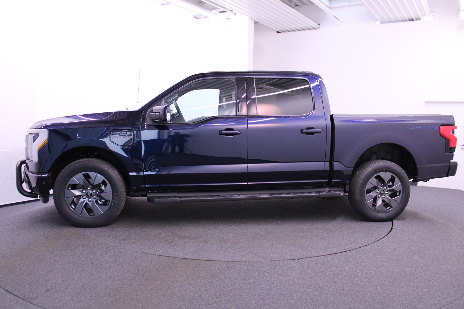 FORD F-150 Lightning DKab.Pick-up 98 kWh Lariat Launch Edition, Electric, New car, Automatic - 3