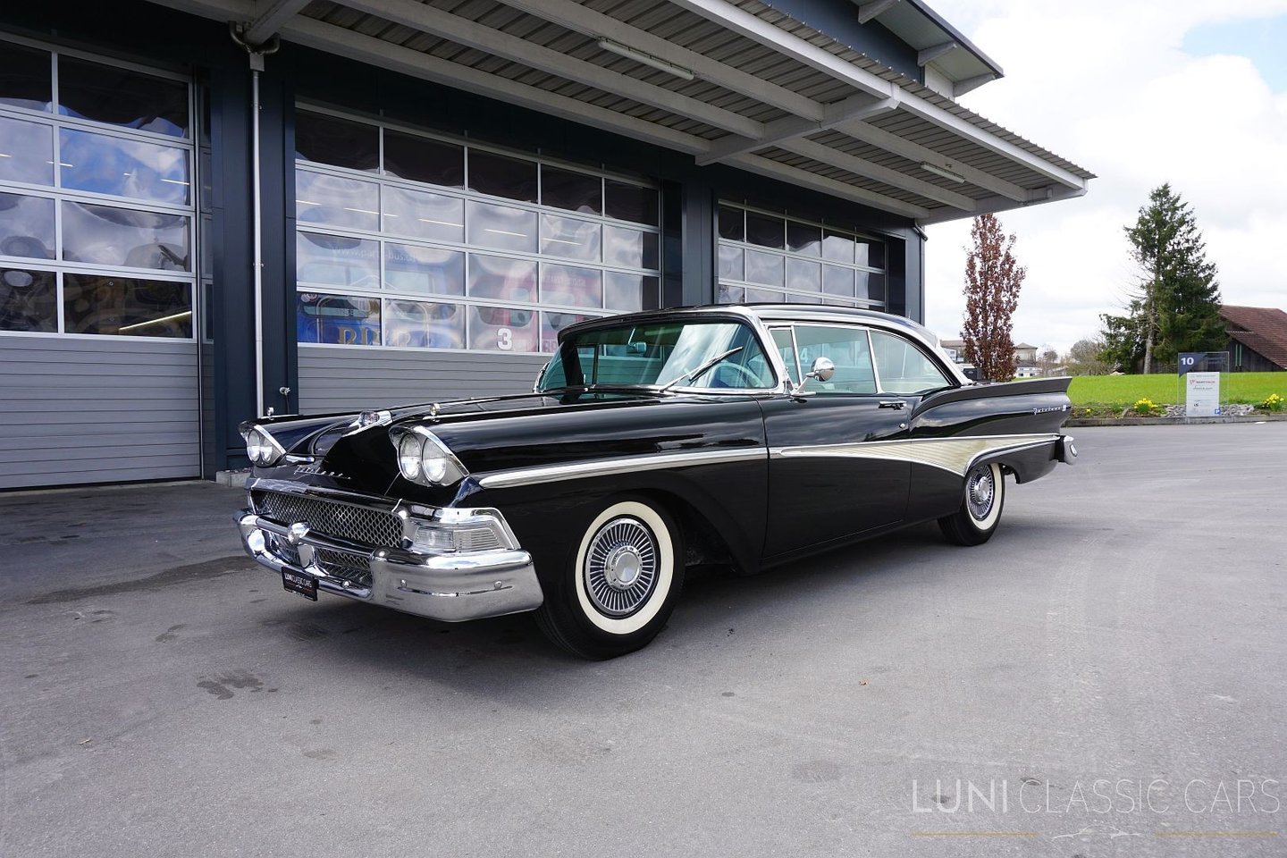 FORD Fairlane 500 Club Victoria, Petrol, Classic, Automatic - 2