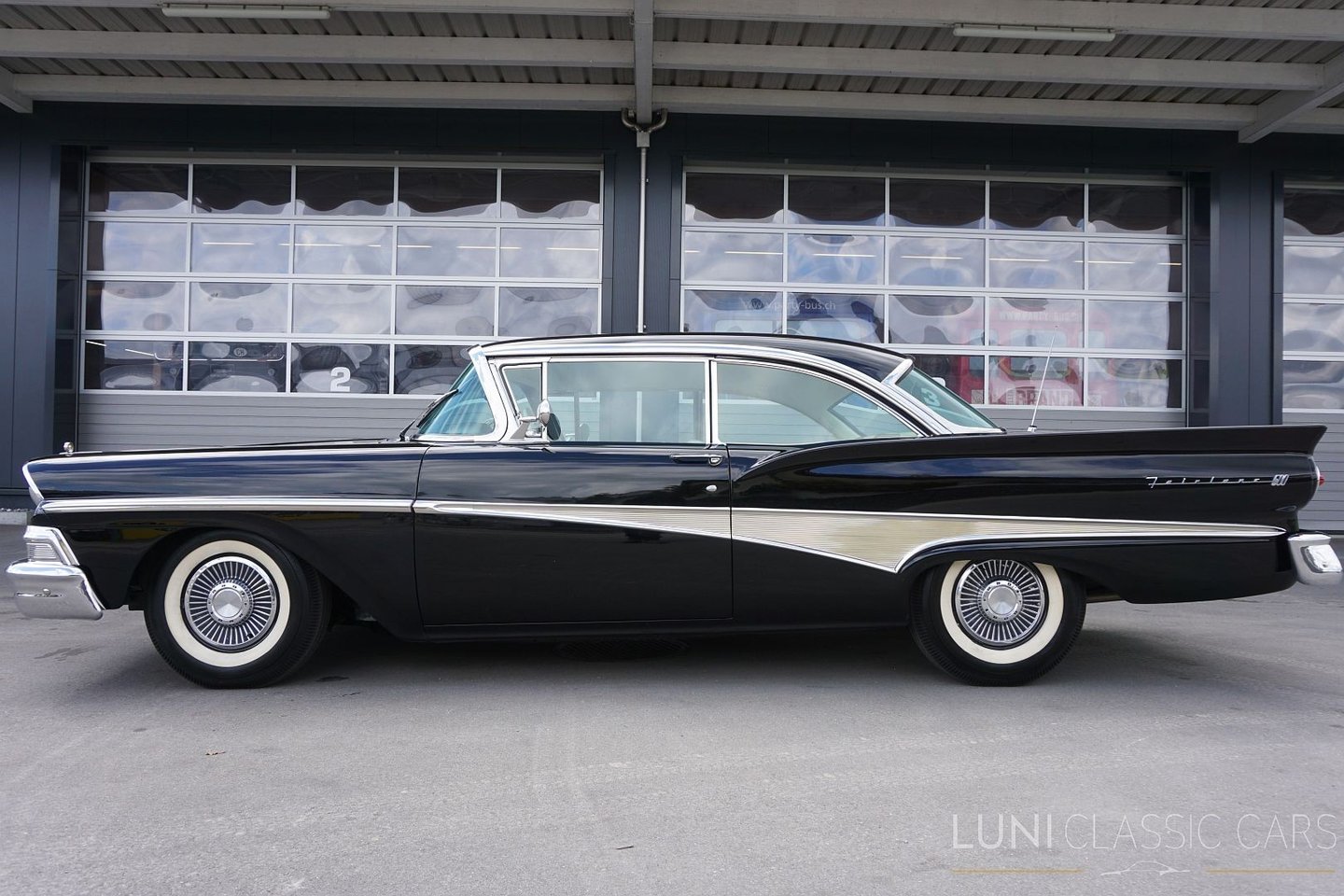 FORD Fairlane 500 Club Victoria, Petrol, Classic, Automatic - 3