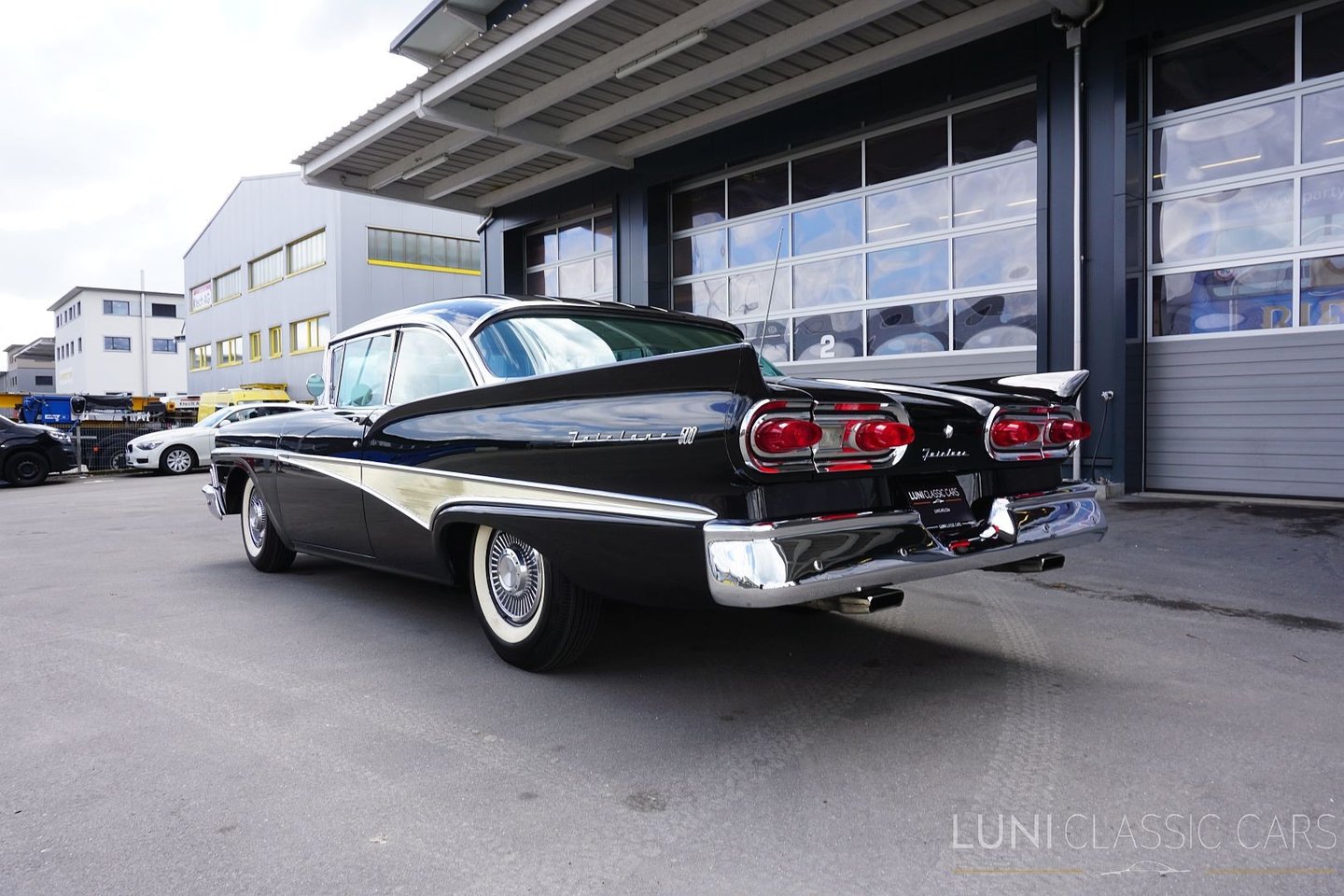 FORD Fairlane 500 Club Victoria, Petrol, Classic, Automatic - 4