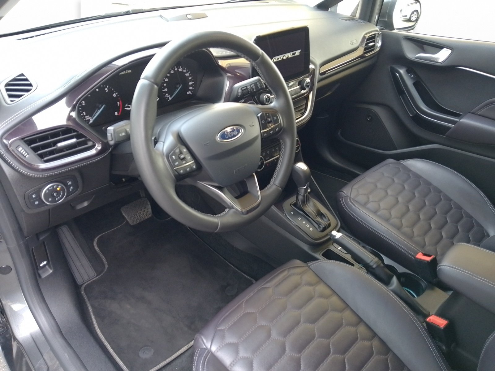 FORD Fiesta 1.0 EcoB Vignale, Petrol, Second hand / Used, Automatic - 5