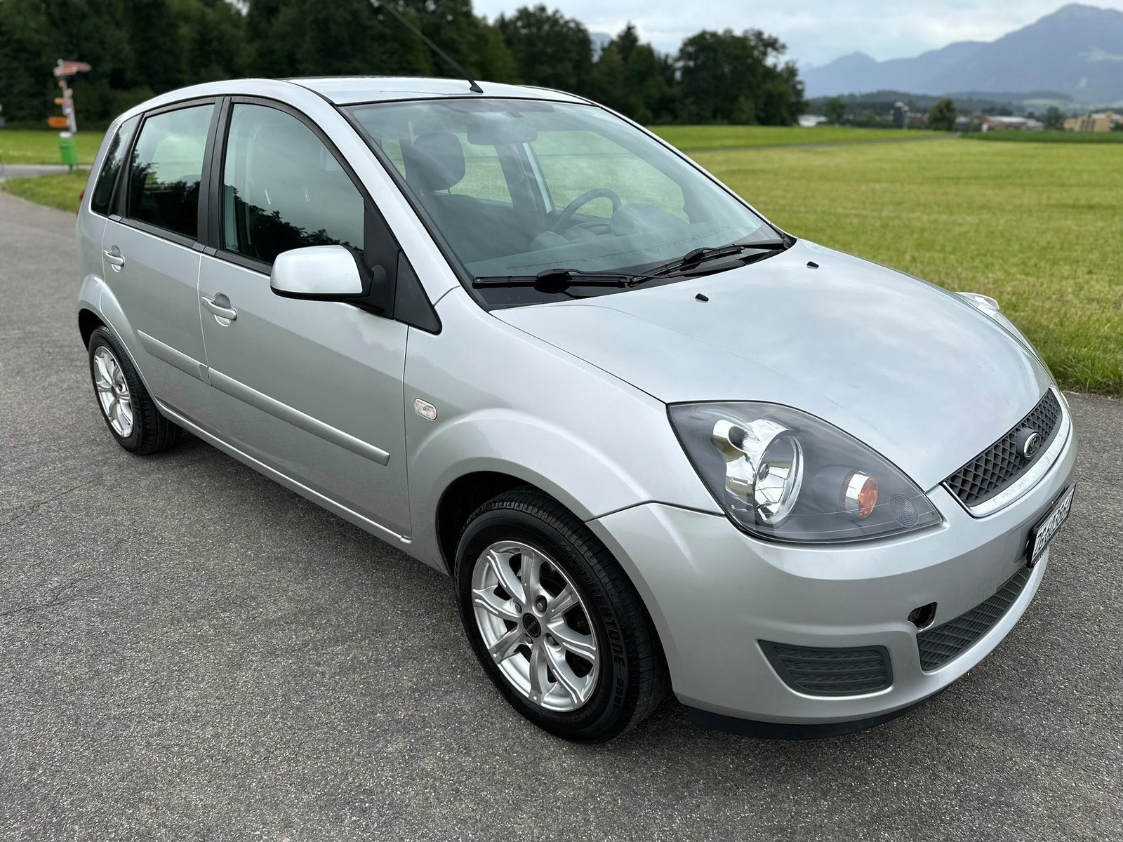 FORD Fiesta 1.4 16V Ghia, Petrol, Second hand / Used, Manual - 4