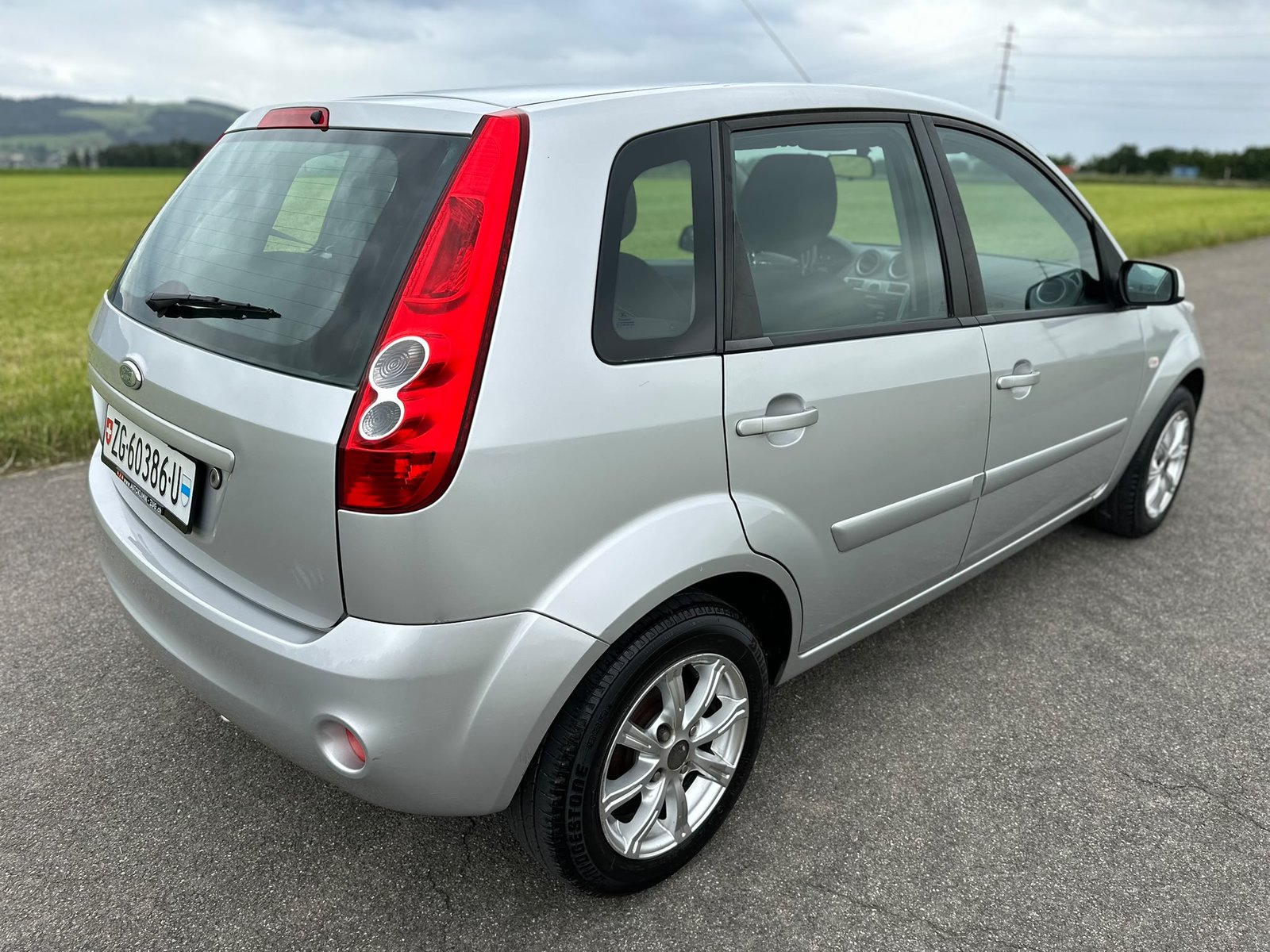 FORD Fiesta 1.4 16V Ghia, Petrol, Second hand / Used, Manual - 6
