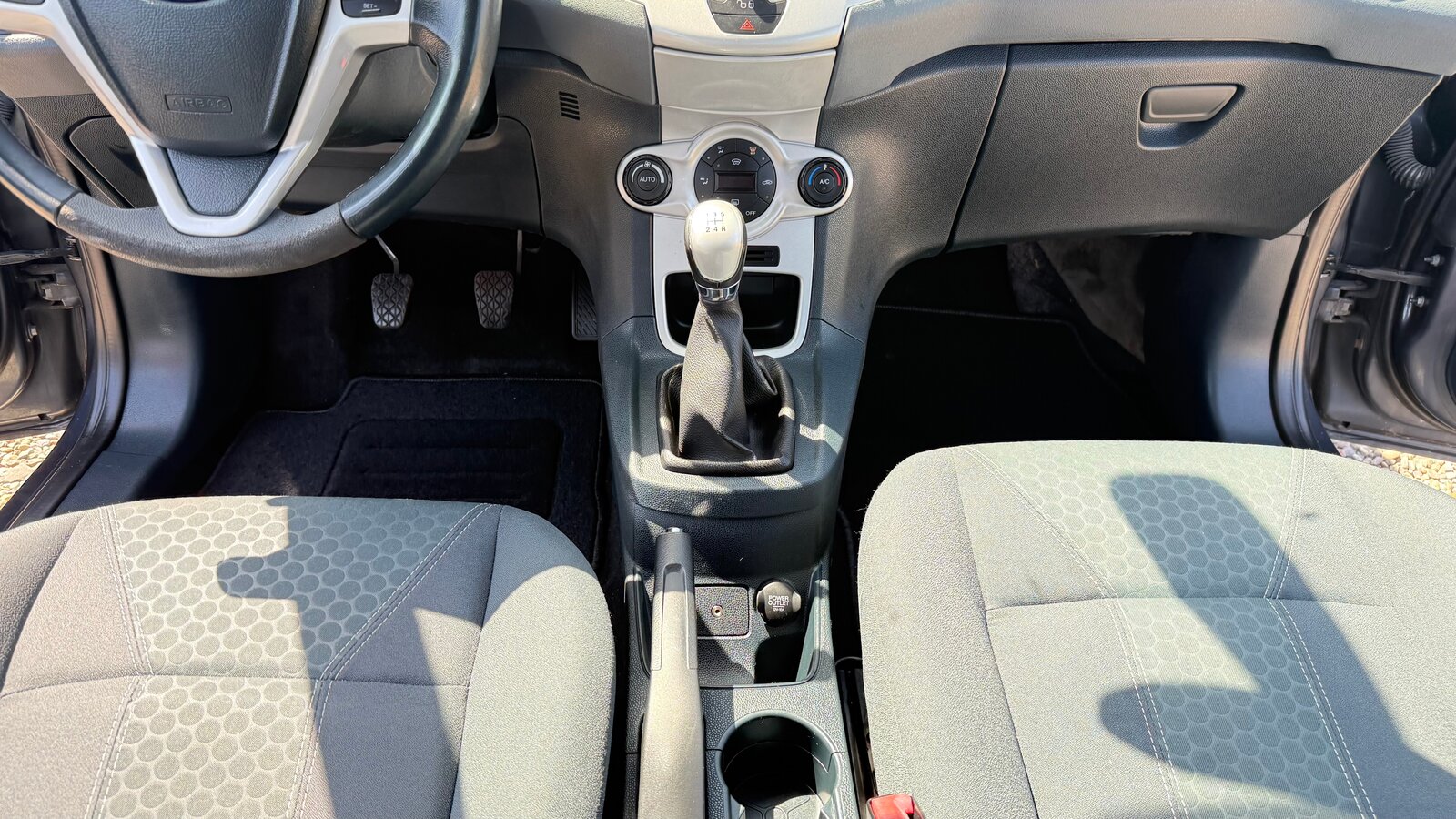 FORD Fiesta 1.6 16V Titanium, Petrol, Second hand / Used, Manual - 6