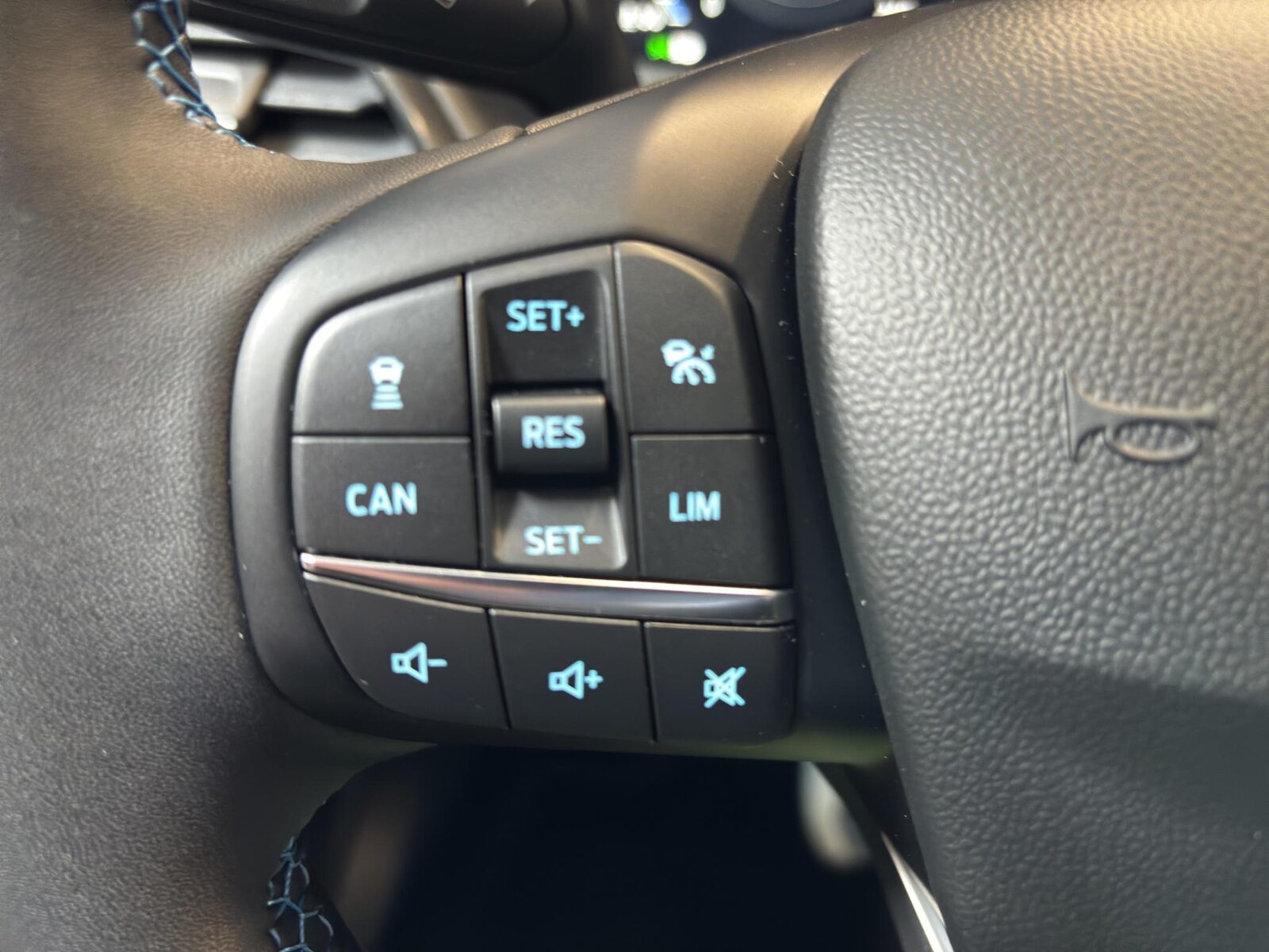 FORD Fiesta 1.0 EcoB Hybrid Active X, Mild-Hybrid Benzin/Elektro, Occasion / Gebraucht, Automatik - 7