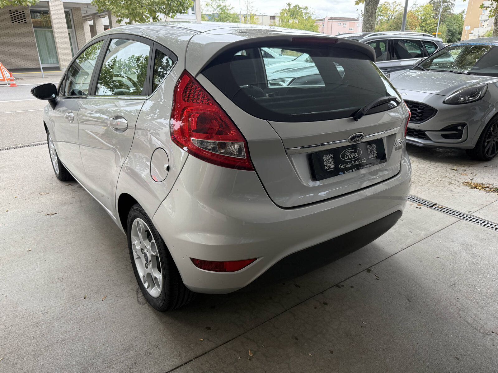 FORD Fiesta 1.4 16V Titanium, Petrol, Second hand / Used, Manual - 3
