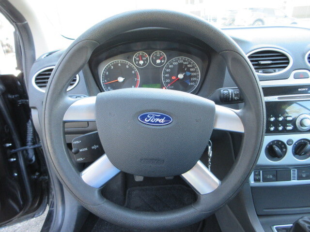 FORD Focus Coupé-Cabrio 1.6i 16V Ambiente, Benzin, Occasion / Gebraucht, Handschaltung - 6