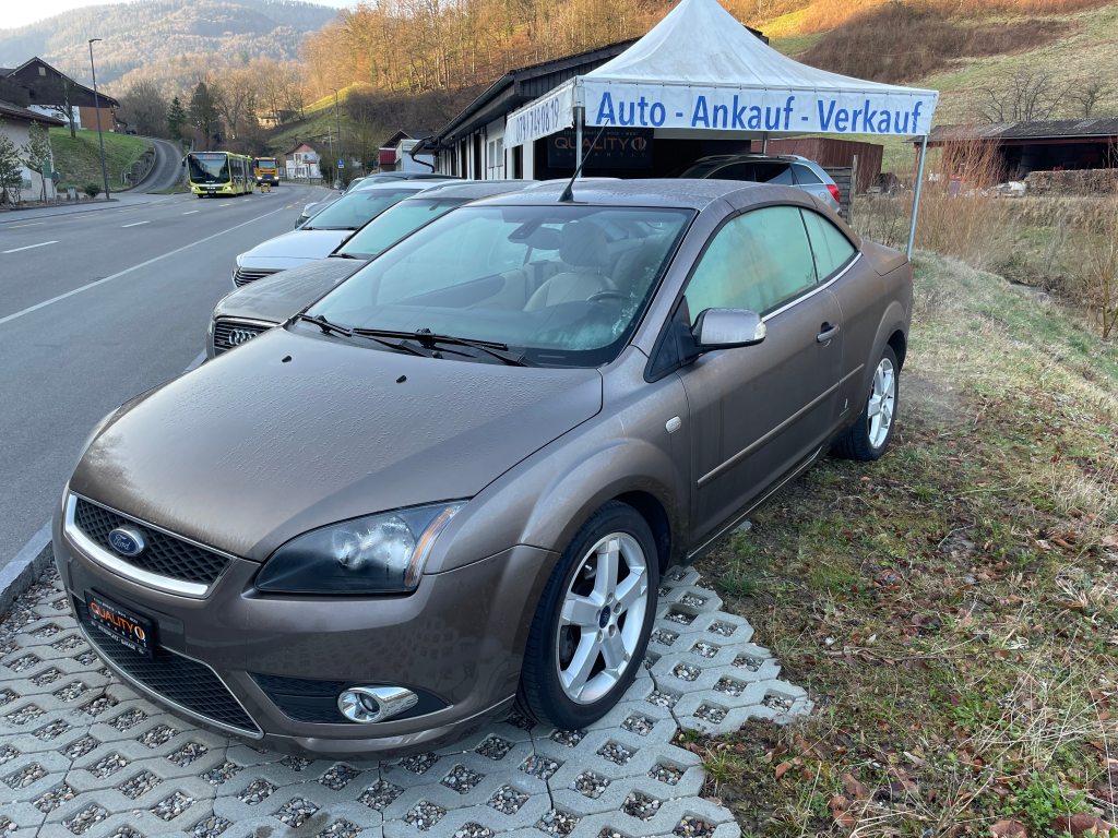 FORD FOCUS 2.0i 16V Titanum