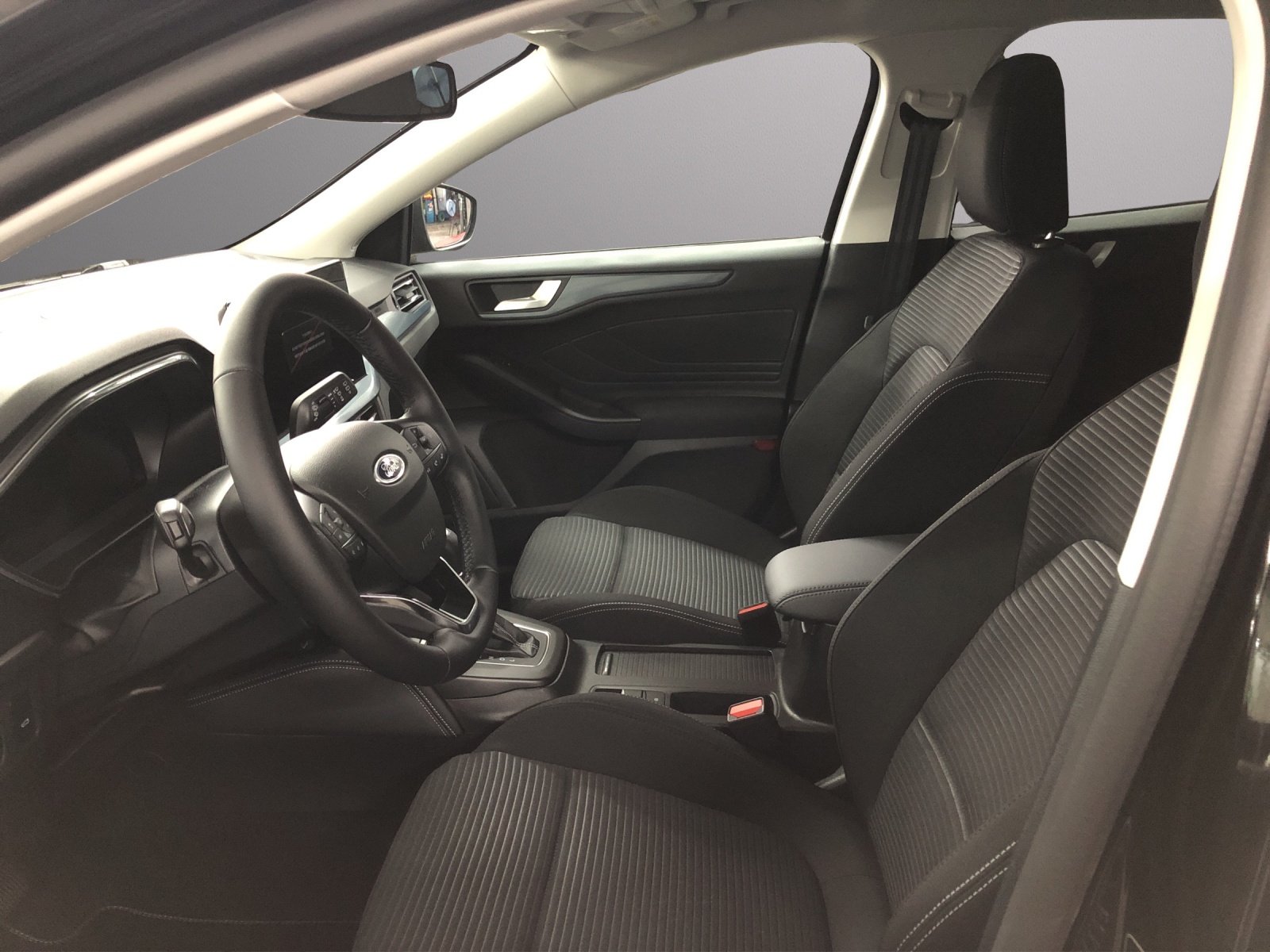 FORD Focus Station Wagon 1.0i EcoB, Mild-Hybrid Petrol/Electric, New car, Automatic - 5