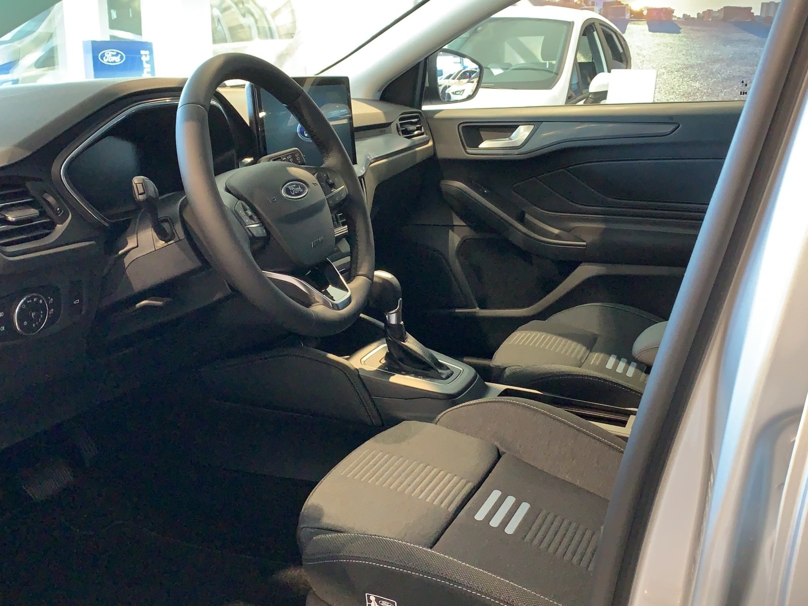 FORD Focus SW 1.0i EcoB Hybrid 155 Active X, Mild-Hybrid Petrol/Electric, Second hand / Used, Automatic - 5