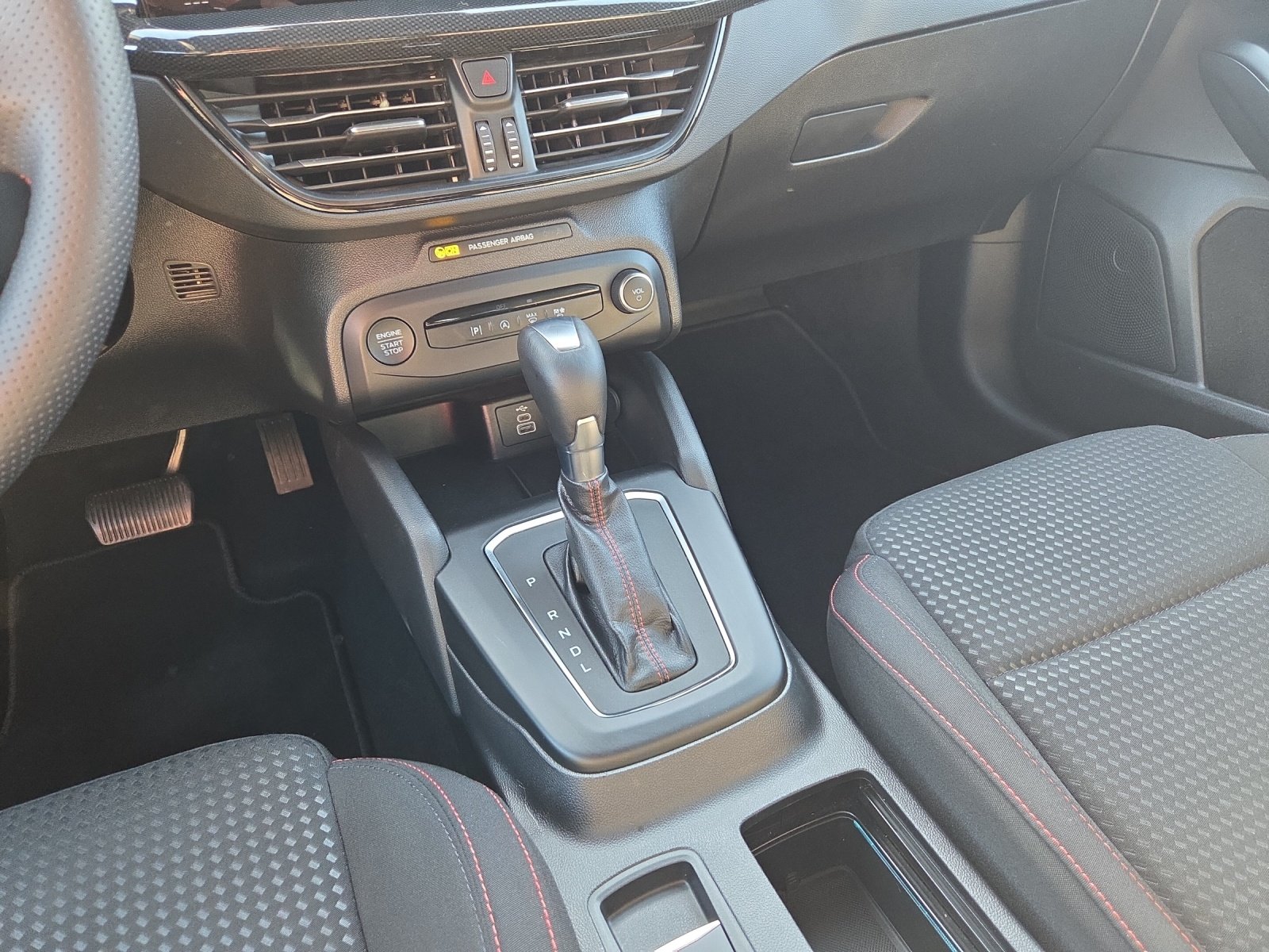 FORD Focus Station Wagon 1.0i EcoB Hybrid 155 ST-Line, Mild-Hybrid Benzin/Elektro, Occasion / Gebraucht, Automatik - 6