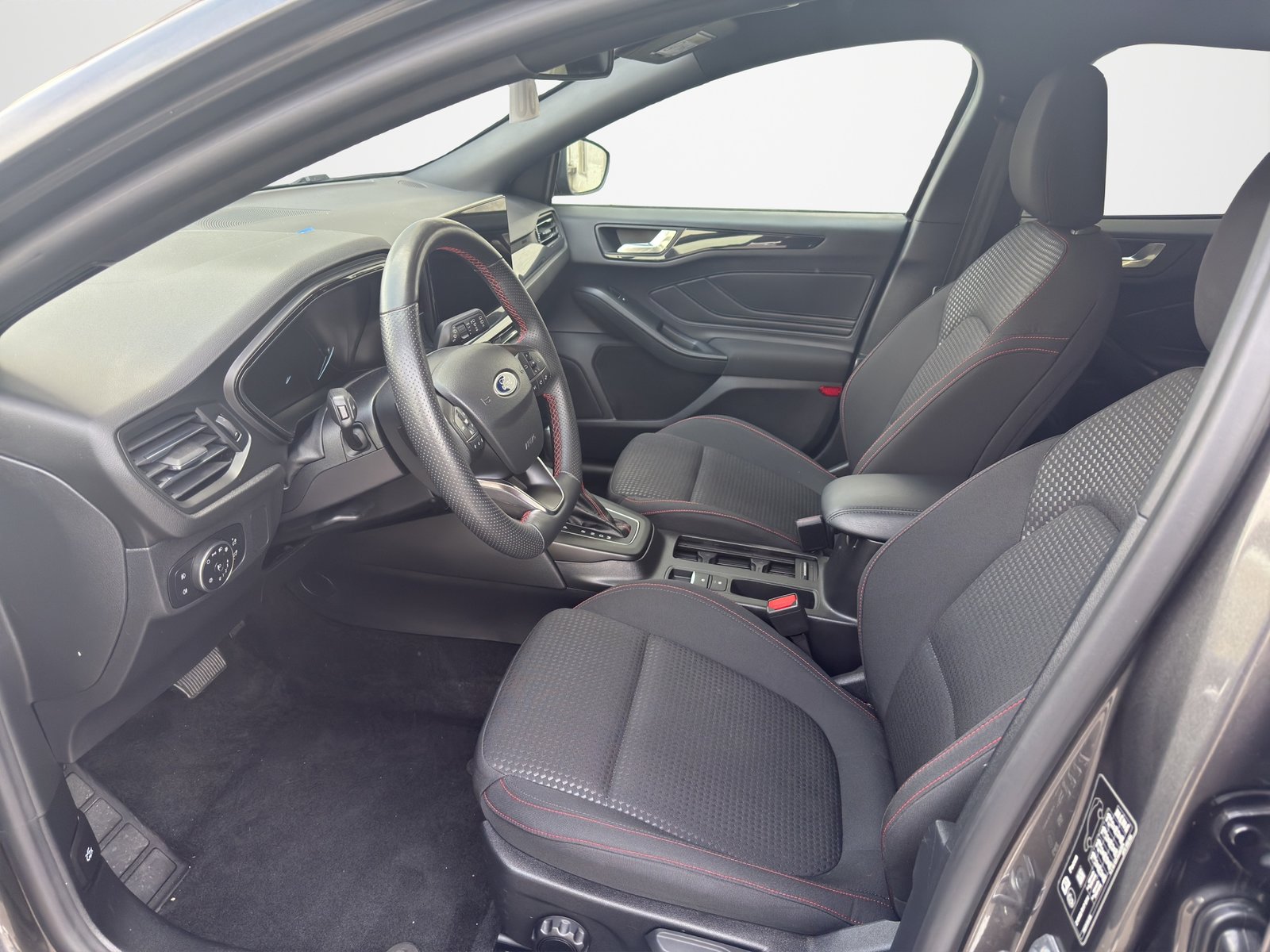 FORD Focus 1.0 MHEV ST-Line Automat, Mild-Hybrid Benzin/Elektro, Occasion / Gebraucht, Automat - 7