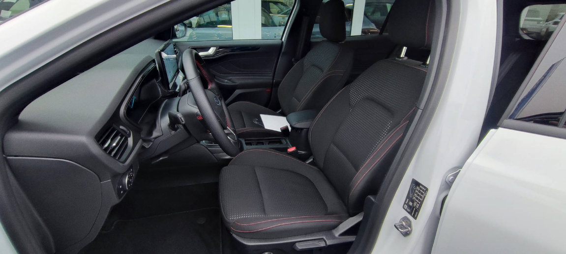 FORD Focus Station Wagon 1.0imHEV ST-Line Automat, Mild-Hybrid Petrol/Electric, Second hand / Used, Automatic - 7