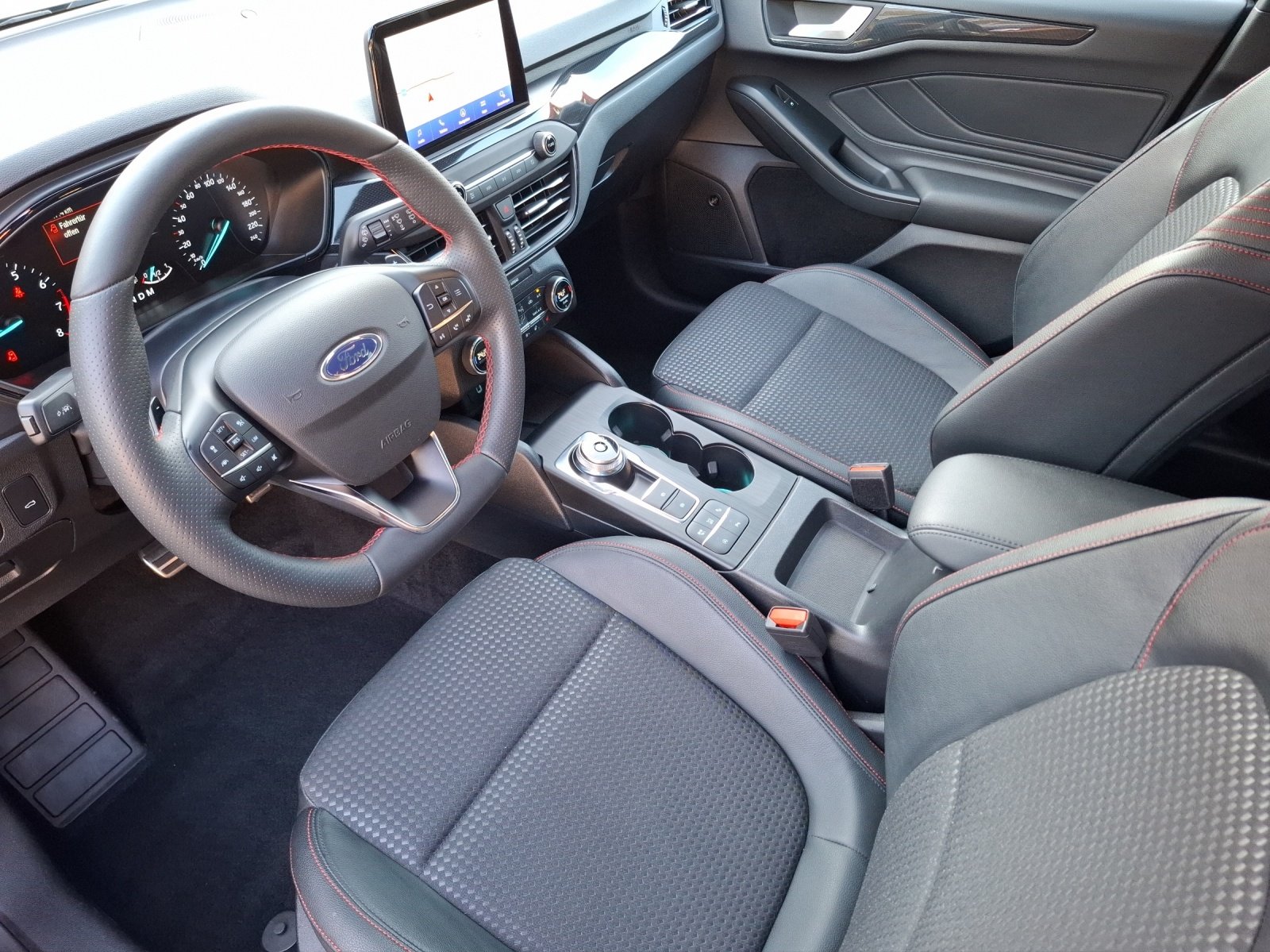 FORD Focus Station Wagon 1.5i EcoB SCTi 150 ST-Line, Essence, Occasion / Utilisé, Automatique - 4