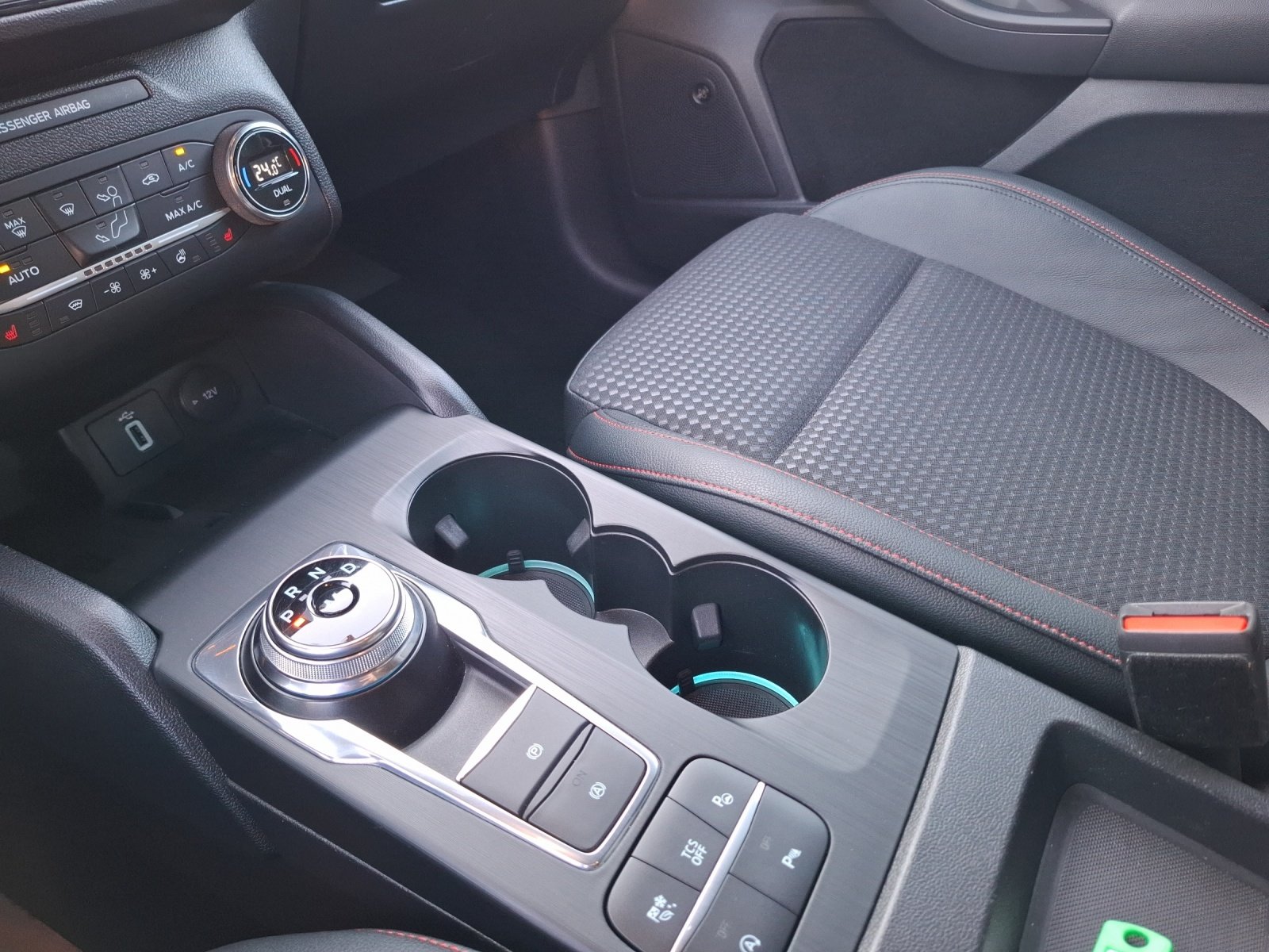 FORD Focus Station Wagon 1.5i EcoB SCTi 150 ST-Line, Essence, Occasion / Utilisé, Automatique - 7