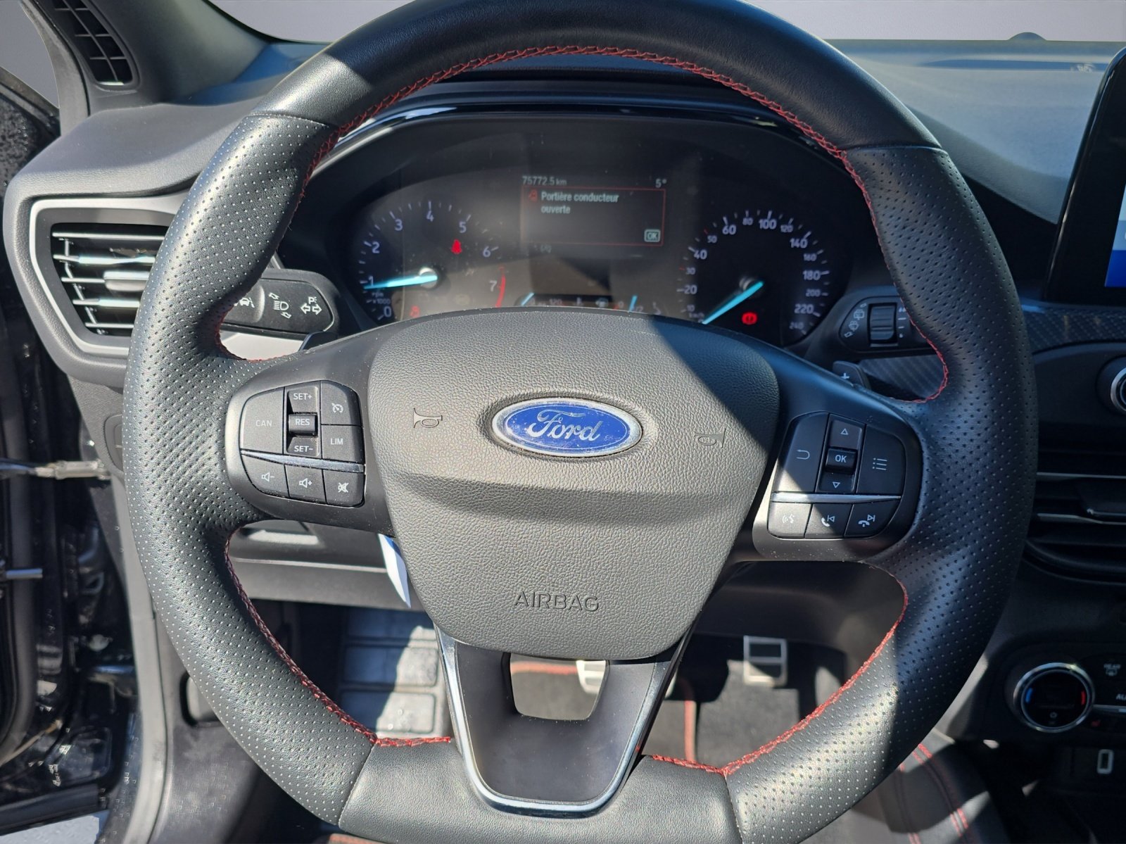 FORD Focus Station Wagon 1.5i EcoB SCTi 150 ST-Line, Petrol, Second hand / Used, Automatic - 6