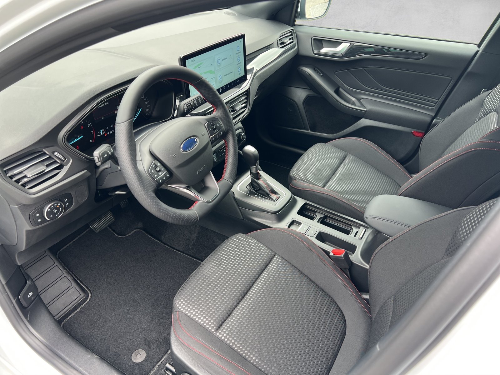 FORD Focus 1.0 MHEV ST-Line Automat, Hybride Léger Essence/Électricité, Occasion / Utilisé, Automatique - 7