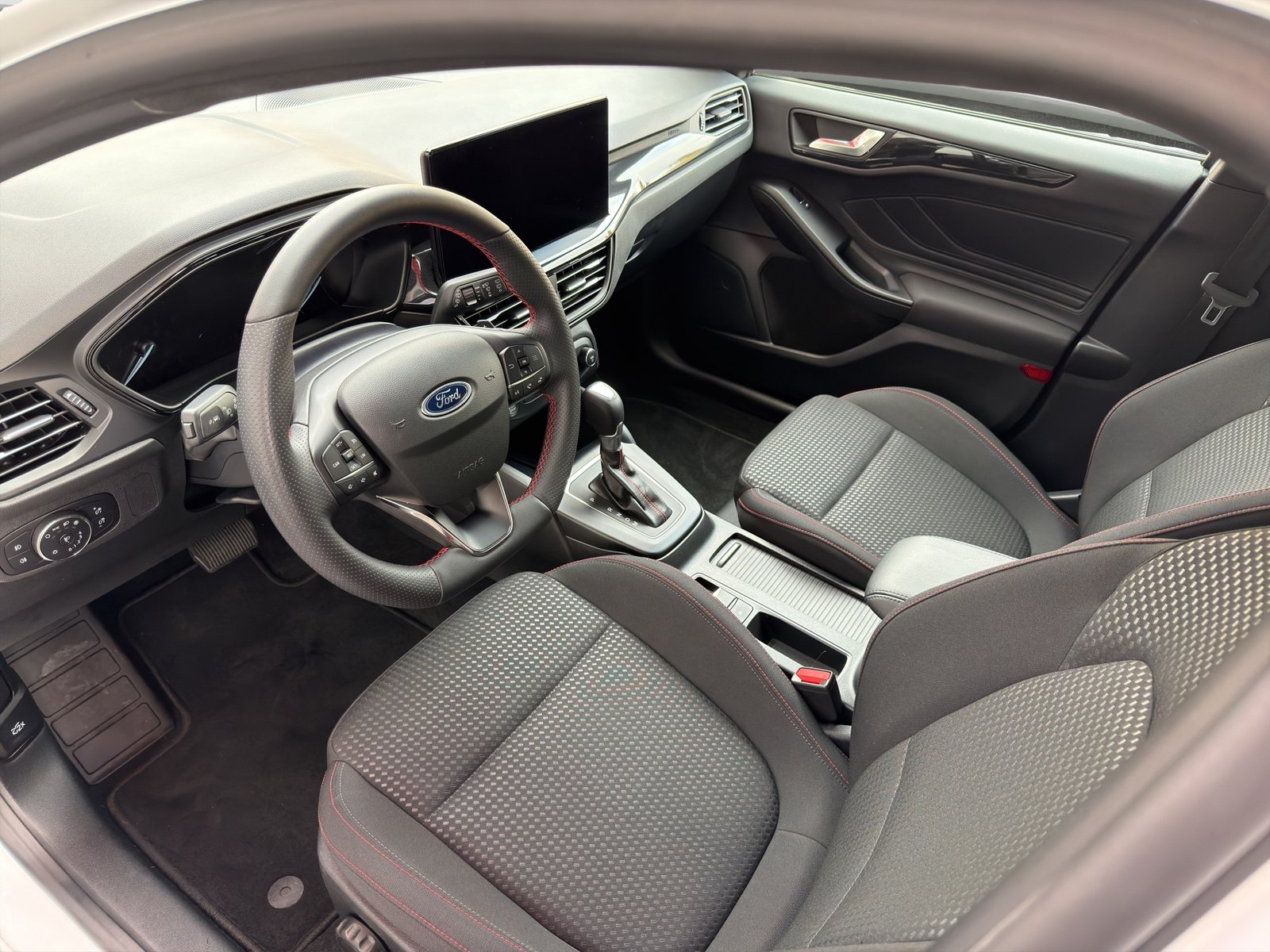 FORD Focus 1.0 MHEV ST-Line Automat, Mild-Hybrid Benzin/Elektro, Occasion / Gebraucht, Automatik - 6