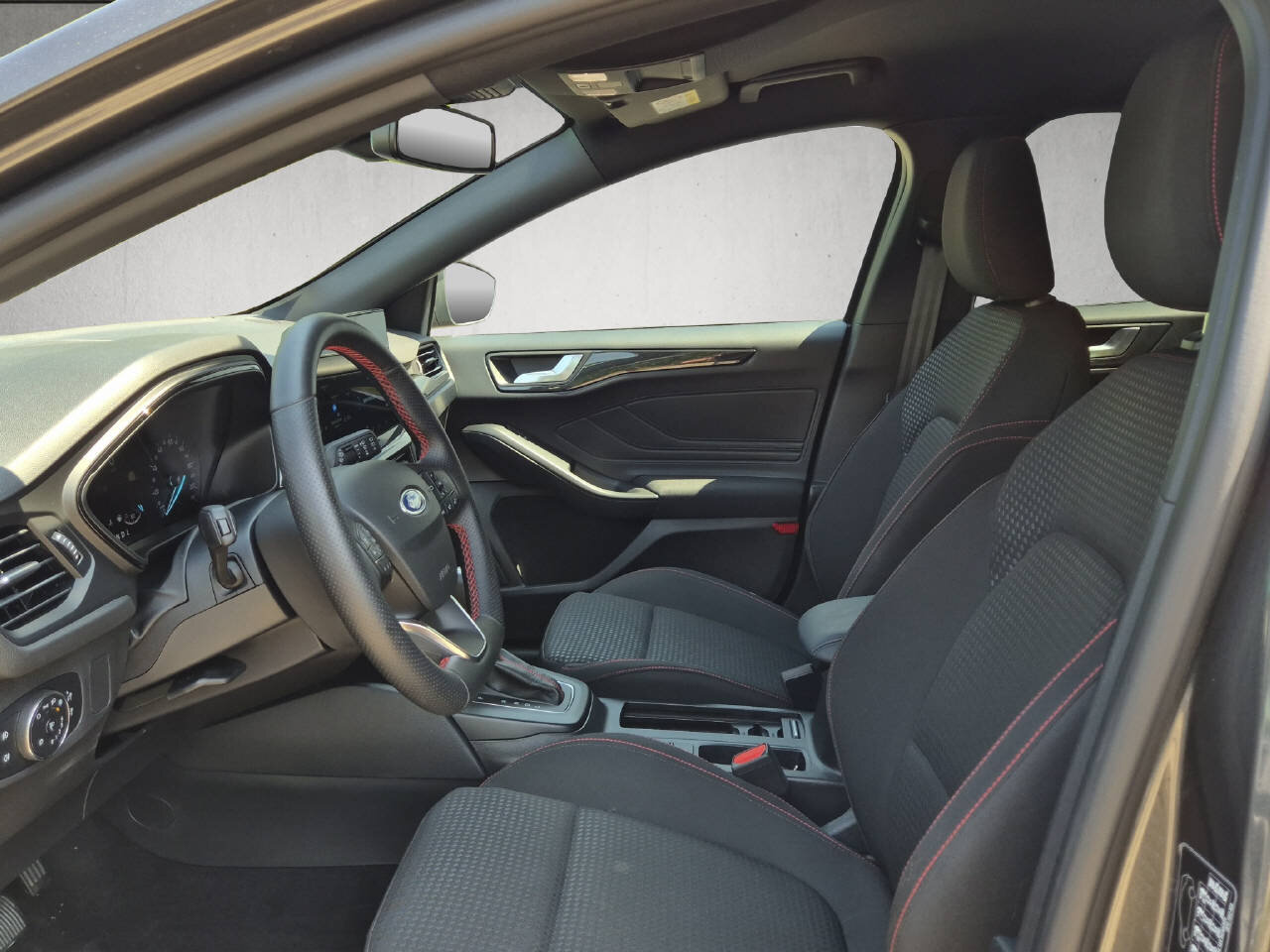 FORD Focus 1.0 EcoBoost Mild-Hybrid ST-Line Automat, Mild-Hybrid Benzin/Elektro, Occasion / Gebraucht, Automatik - 6