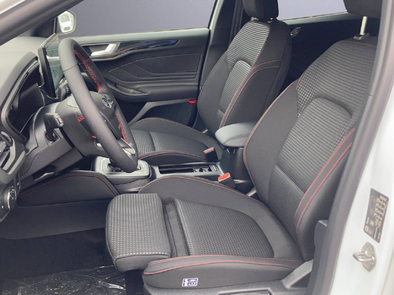 FORD Focus Station Wagon 1.0i mHEV 155 PS ST-Line X, Mild-Hybrid Petrol/Electric, Ex-demonstrator, Automatic - 5