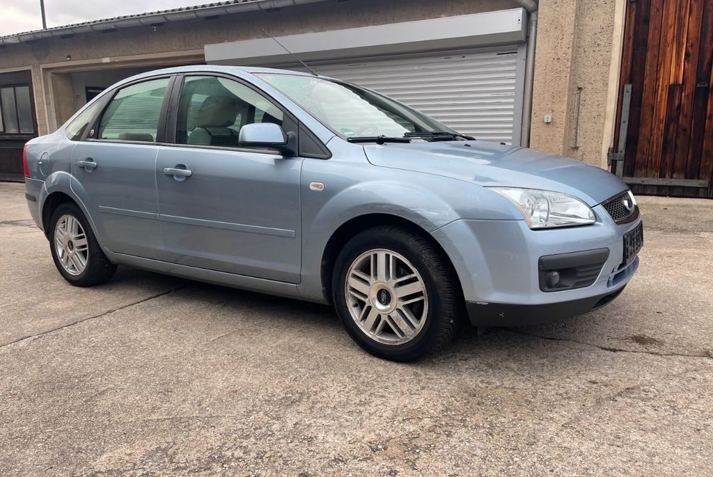 FORD Focus 1.6i 16V Ti-VCT Ghia, Essence, Occasion / Utilisé, Manuelle - 2