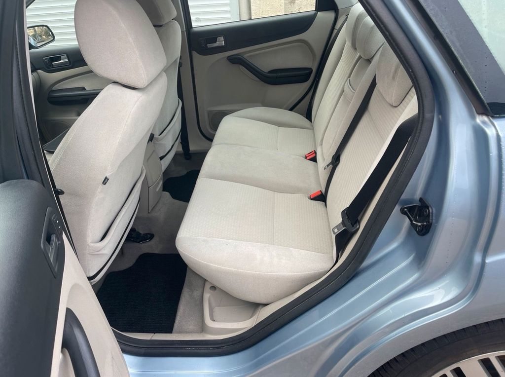 FORD Focus 1.6i 16V Ti-VCT Ghia, Essence, Occasion / Utilisé, Manuelle - 3