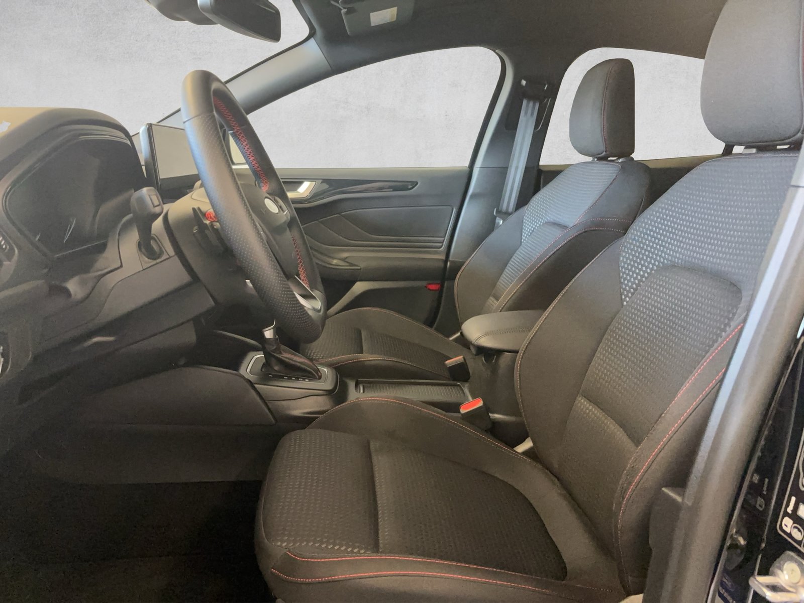 FORD Focus 1.0 MHEV ST-Line Automat, Mild-Hybrid Petrol/Electric, Second hand / Used, Automatic - 5