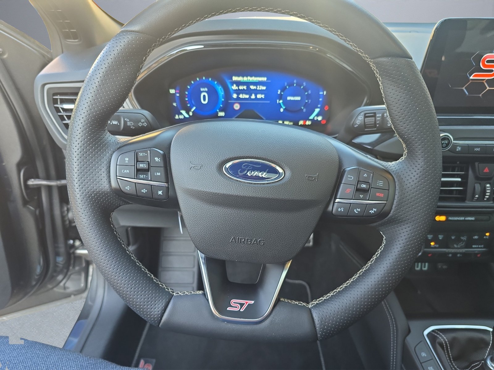 FORD Focus 2.3 EcoB ST Pack Styling, Essence, Occasion / Utilisé, Manuelle - 6