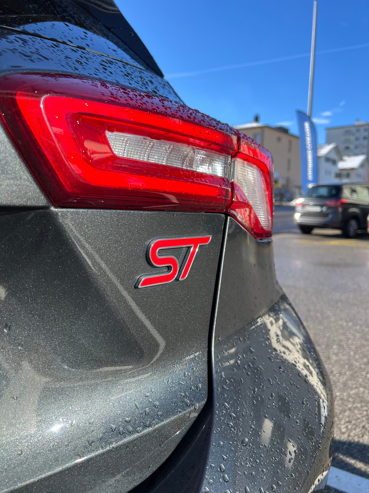 FORD Focus ST 2.3 Styling Paket Automat, Benzin, Occasion / Gebraucht, Automat - 6