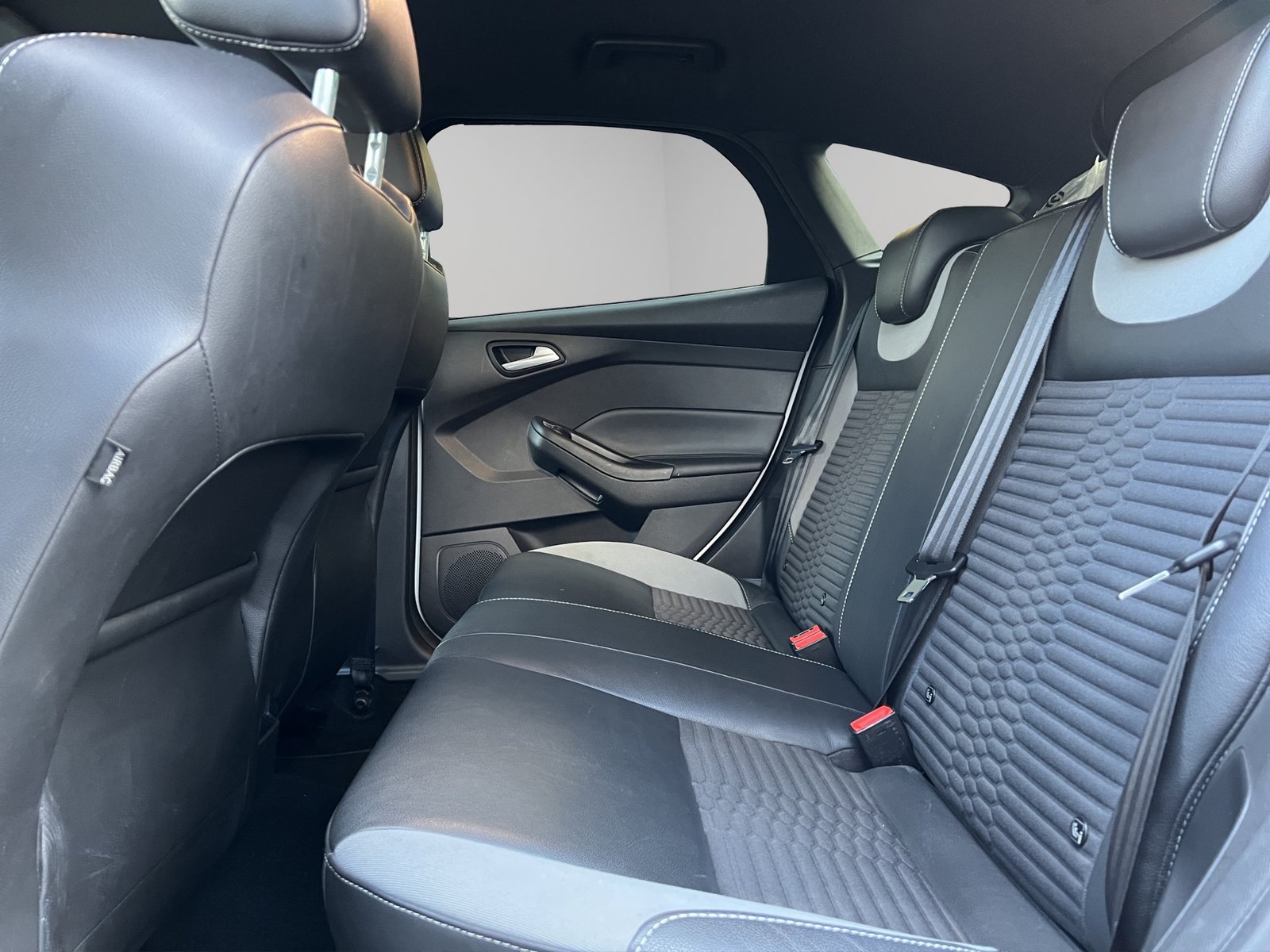 FORD Focus 2.0 SCTi ST2, Essence, Occasion / Utilisé, Manuelle - 6