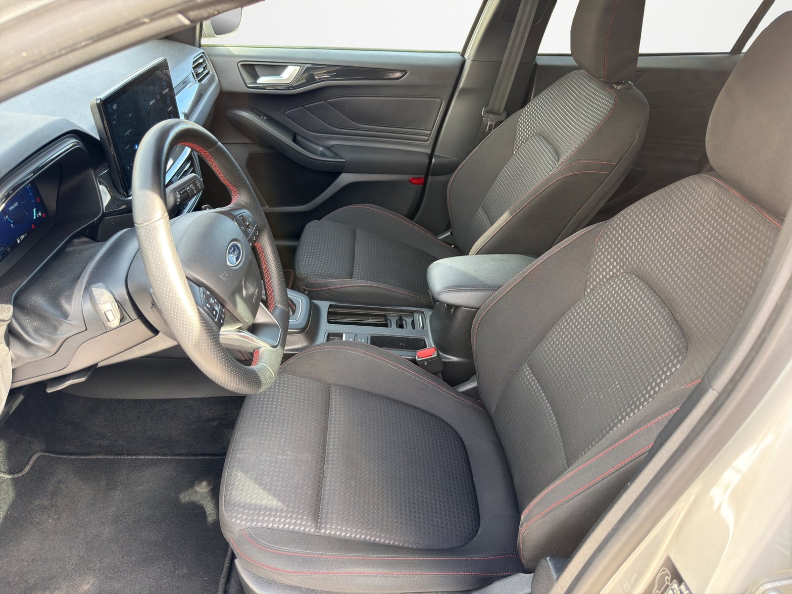 FORD Focus 1.0 MHEV ST-Line X Automat, Mild-Hybrid Benzin/Elektro, Occasion / Gebraucht, Automatik - 7