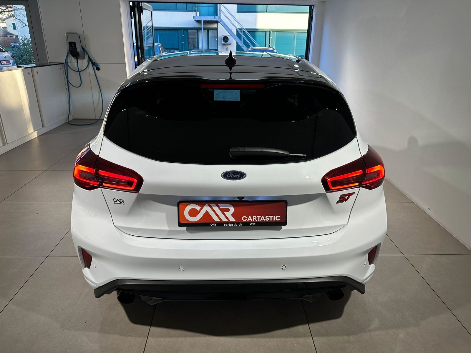FORD Focus 2.3 EcoB ST X, Petrol, Second hand / Used, Automatic - 4