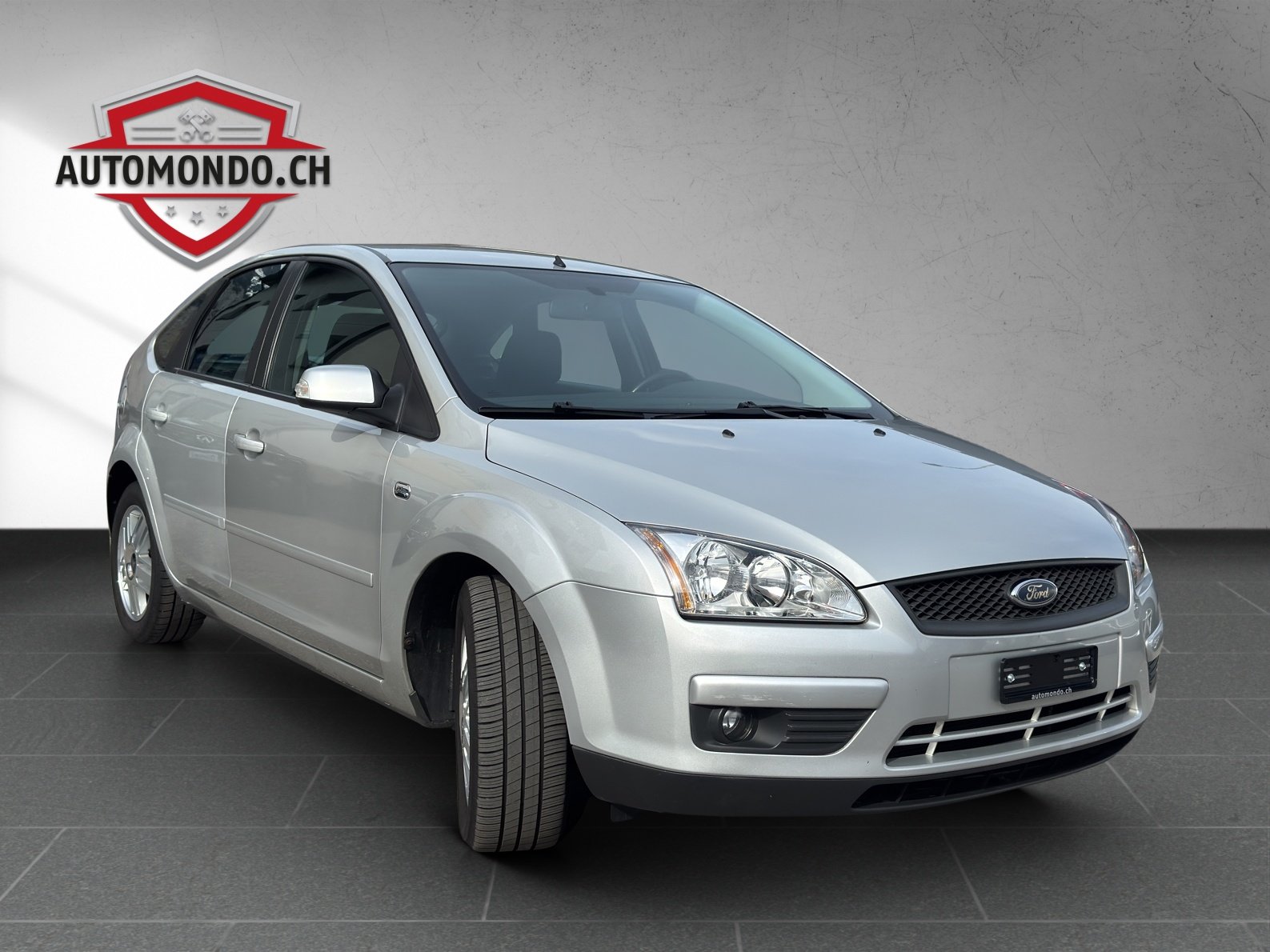FORD Focus 2.0i Ghia, Benzin, Occasion / Gebraucht, Handschaltung - 2