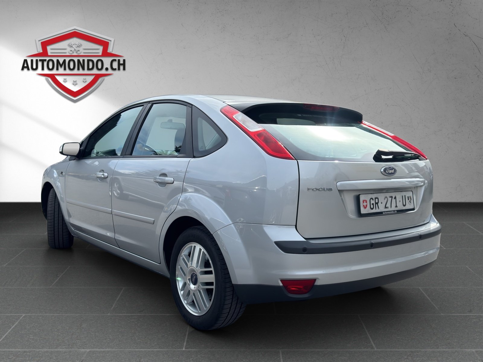 FORD Focus 2.0i Ghia, Benzin, Occasion / Gebraucht, Handschaltung - 4