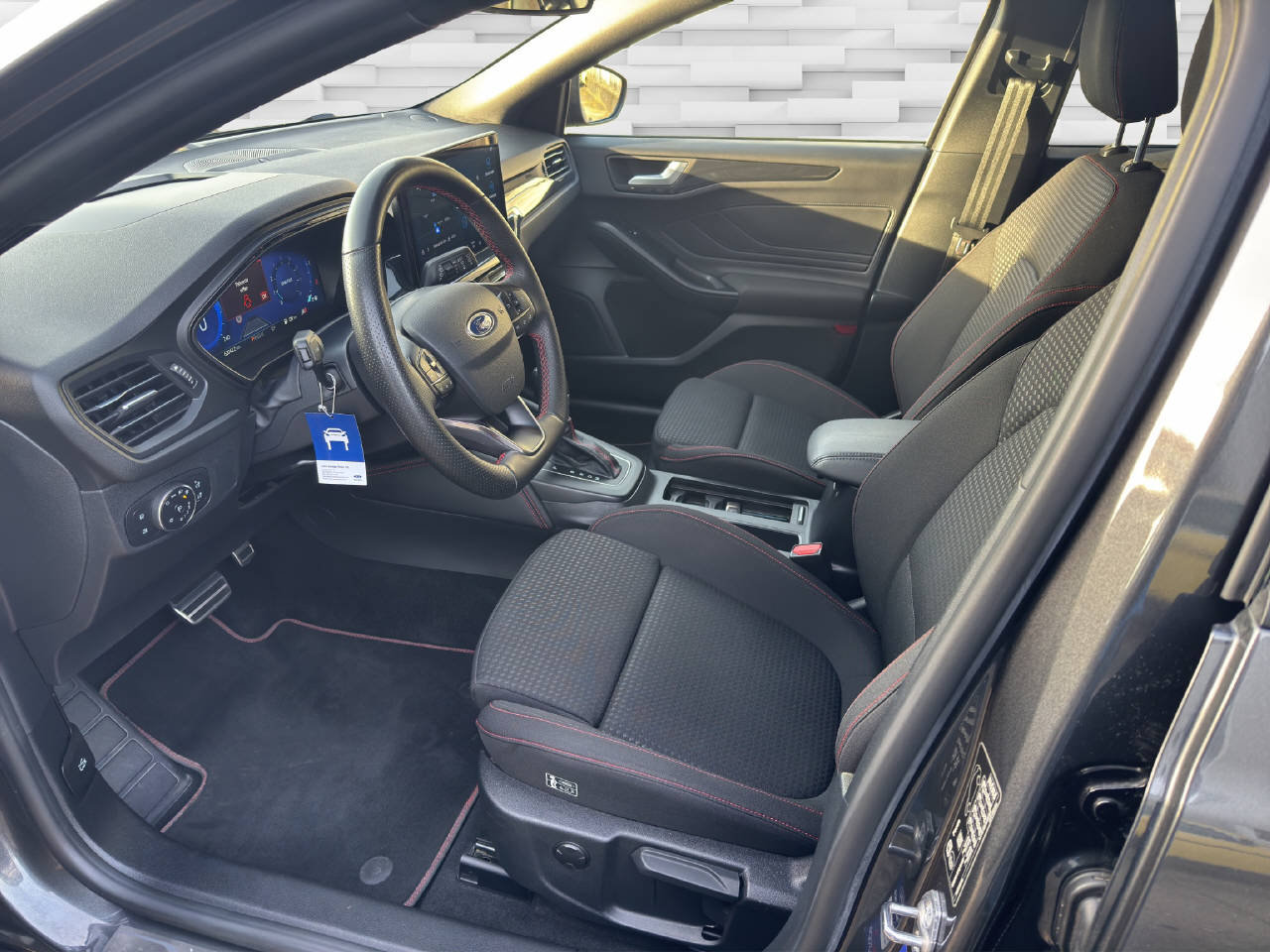 FORD Focus 1.0i EcoB Hybrid 125 ST-Line X, Mild-Hybrid Benzin/Elektro, Occasion / Gebraucht, Automatik - 7