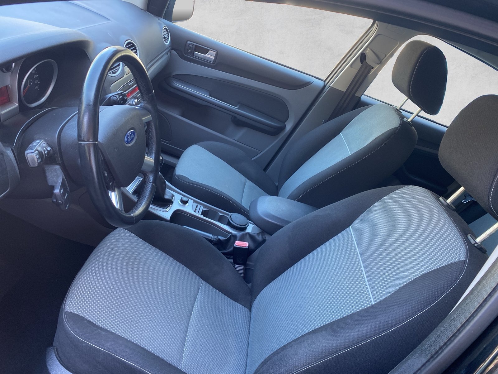FORD Focus 1.6i VCT Carving, Petrol, Second hand / Used, Manual - 6