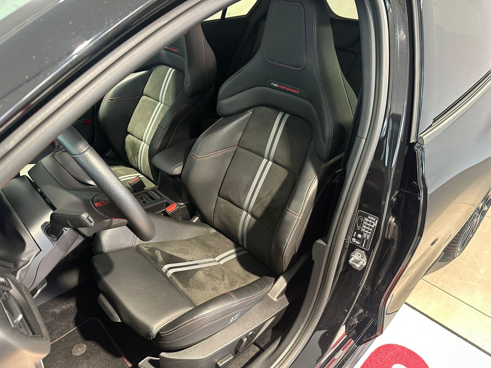 FORD Focus 2.3 EcoB ST X, Essence, Occasion / Utilisé, Manuelle - 6