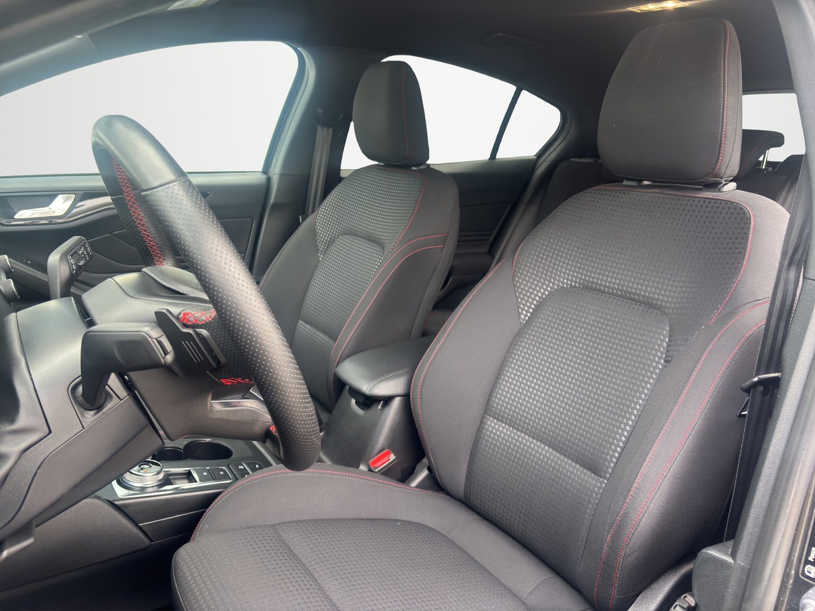 FORD Focus 1.0i EcoB 125 ST-Line, Essence, Occasion / Utilisé, Automatique - 6
