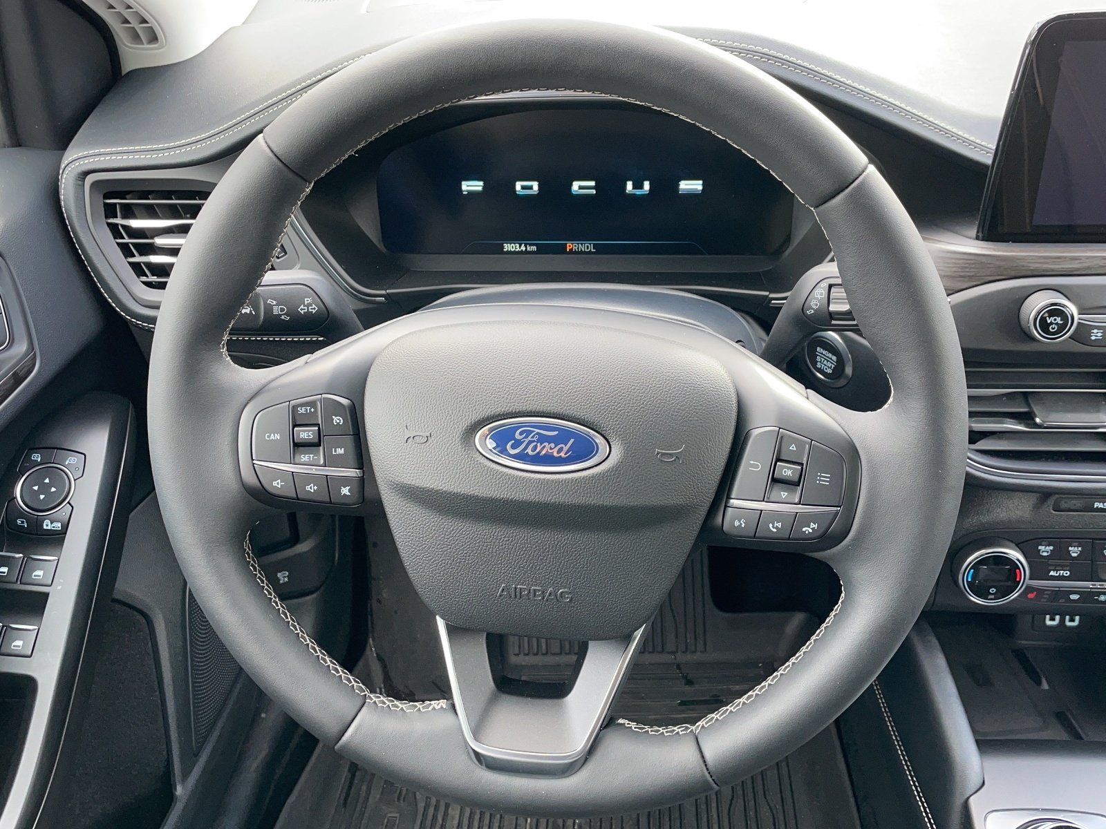 FORD Focus 1.0i EcoB 125 Vignale, Petrol, Second hand / Used, Automatic - 6