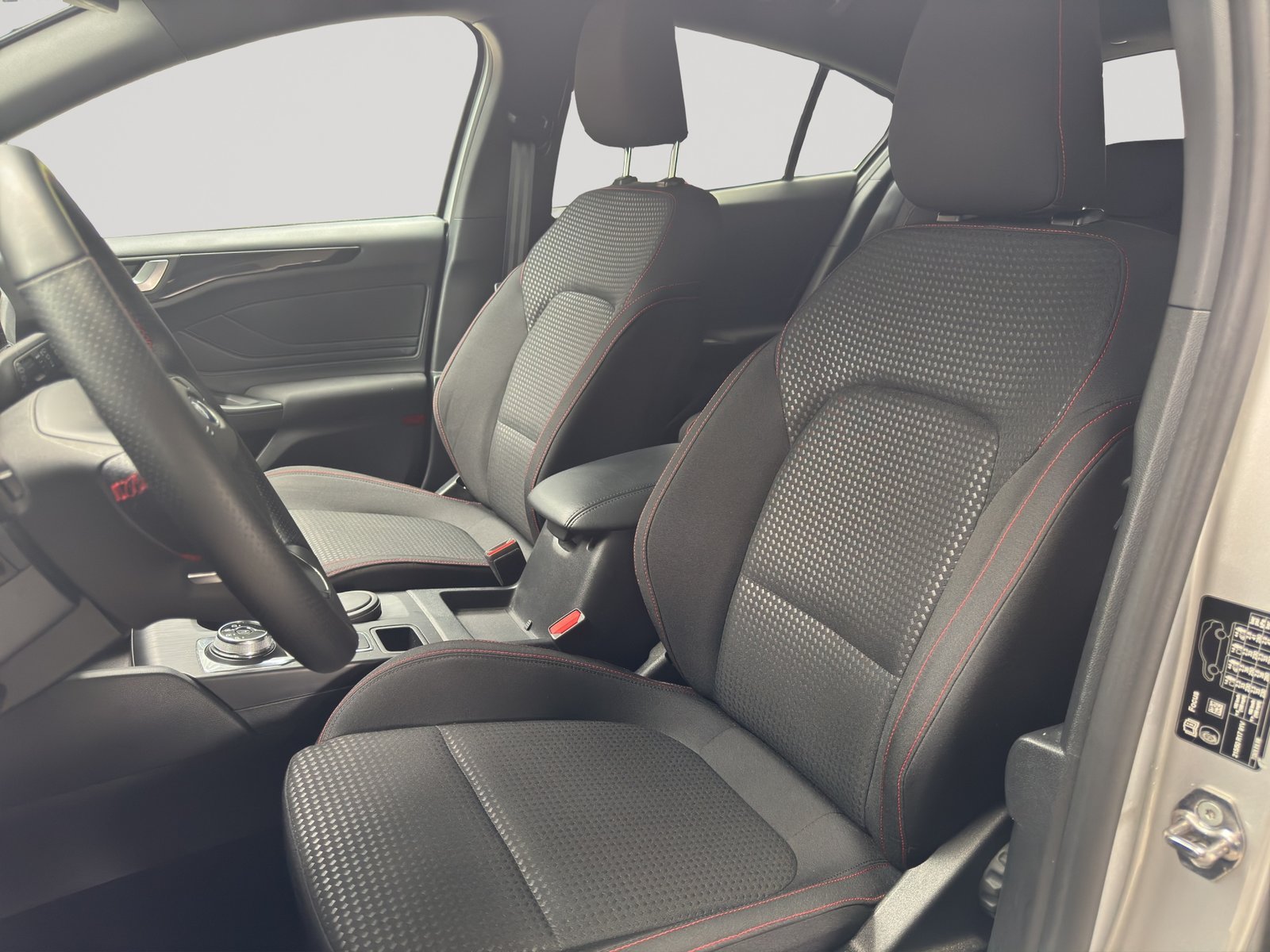 FORD Focus 1.5 TDCi EcoBlue ST-Line Automatic, Diesel, Occasion / Gebraucht, Automatik - 6