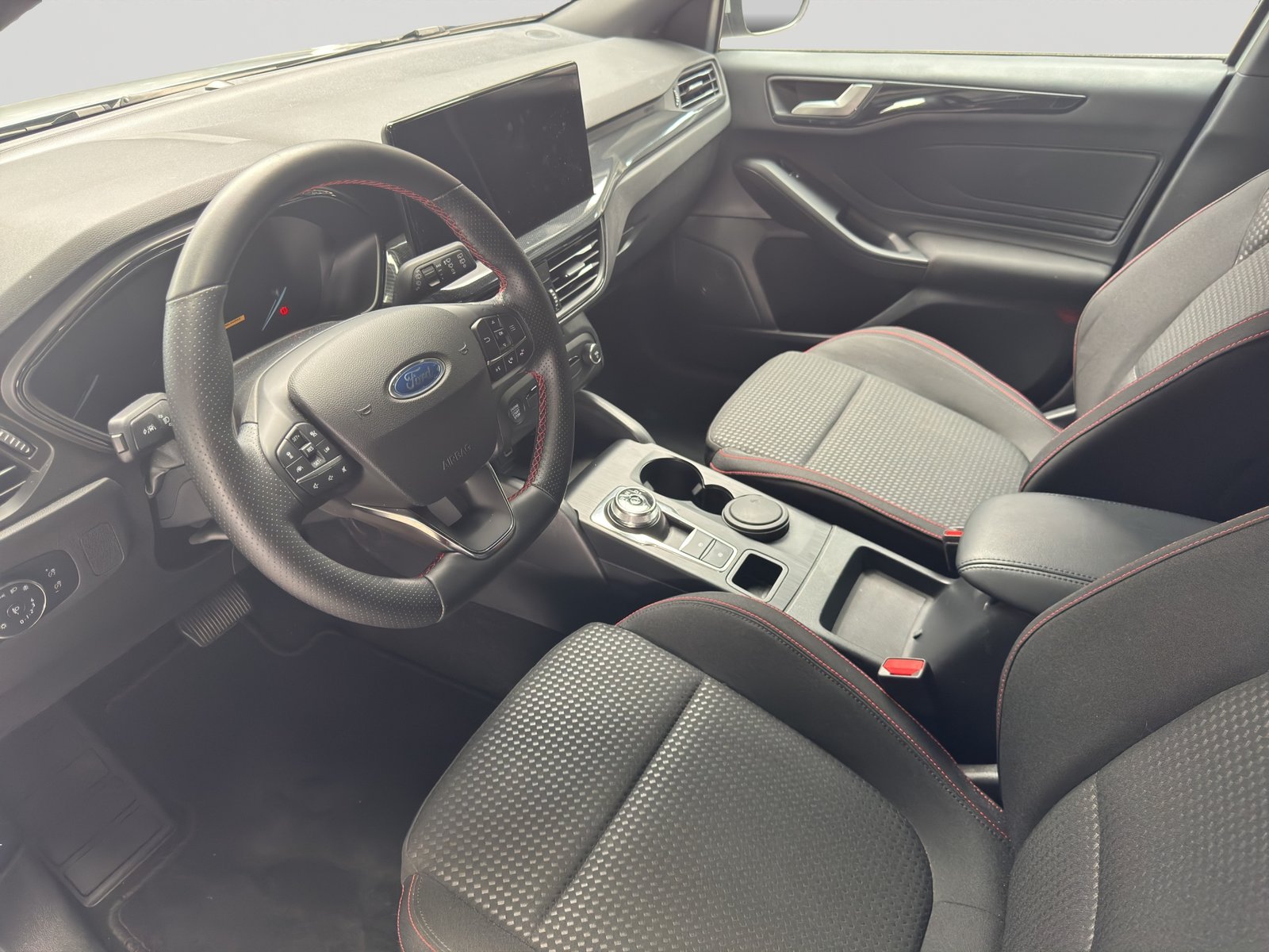 FORD Focus 1.5 TDCi EcoBlue ST-Line Automatic, Diesel, Occasion / Gebraucht, Automatik - 7