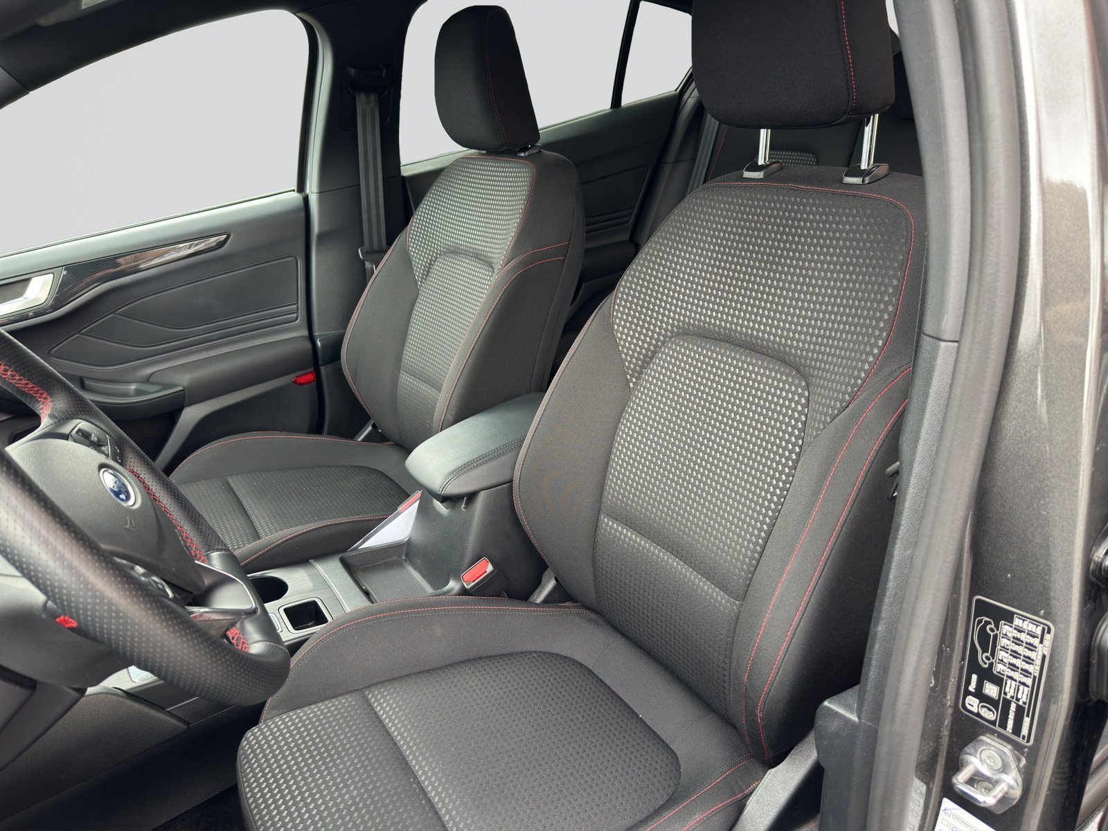 FORD Focus 1.5 TDCi EcoBlue ST-Line Automatic, Diesel, Occasion / Gebraucht, Automatik - 6